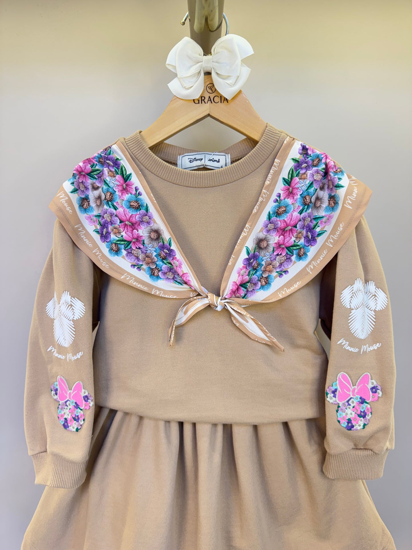 Conjunto Infantil Blusa de Moletom Com Lenço Patch e Saia Moletom Bege - Animê