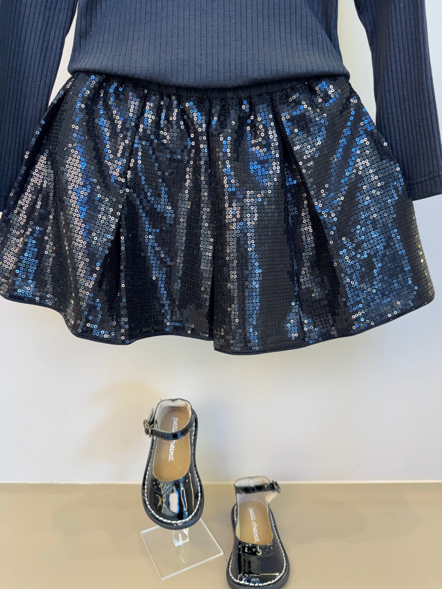 Conjunto Infantil Blusa MalhaTricot  e Saia Paetê - Um Mais Um