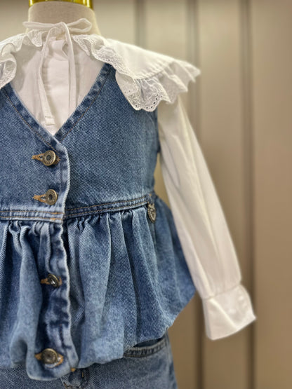 Conjunto Infantil Trio Colete Balonê Mini-Joia, Camisa Gola Babados Rendas e Calça Jeans Bolsos Laterais Mini-Joia - Animê