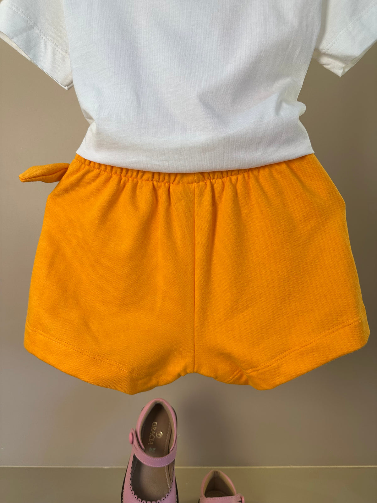 Conjunto Infantil Blusa Minnie Love e Shorts Saia Laranja Com Sobreposição - Animê