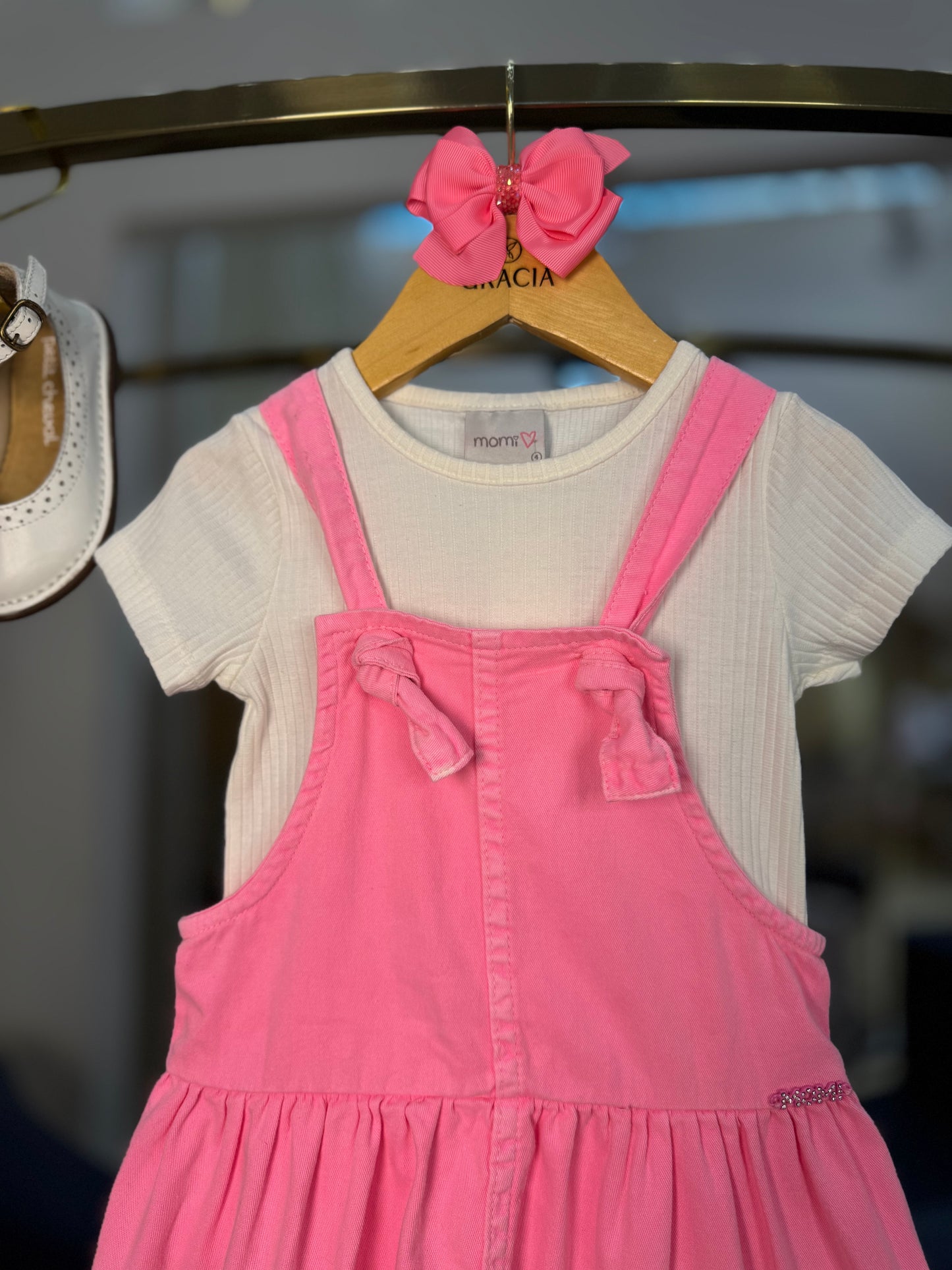 Conjunto Infantil Salopete Sarja Rosa Fluor com Blusa Canelada Off - Momi