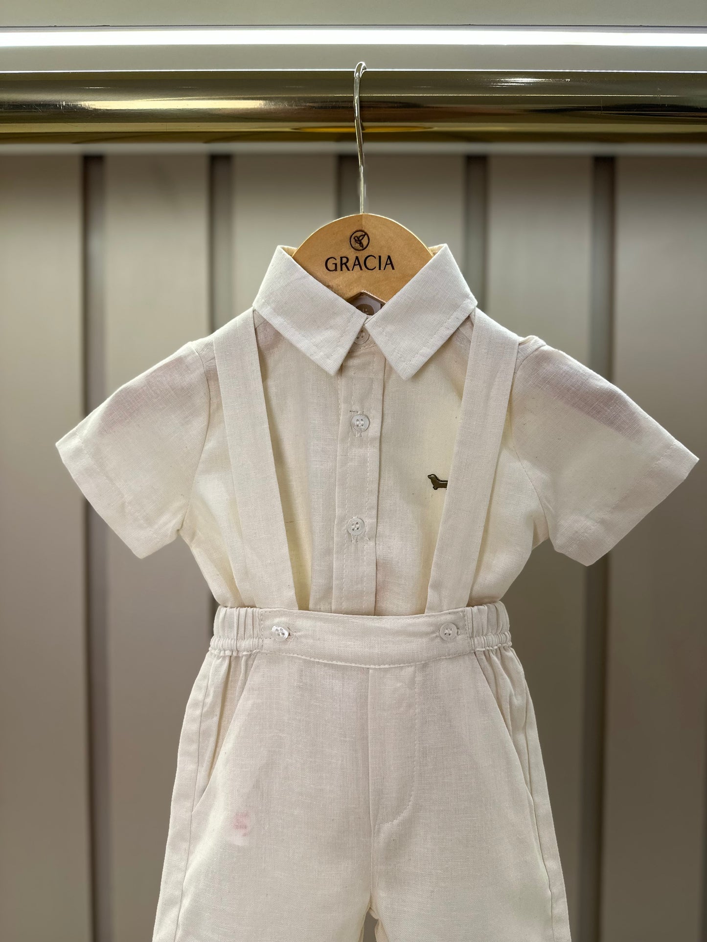 Conjunto Bebê Body, Bermuda e Suspensório Cambraia Linho de Algodão Off White - Um Mais Um