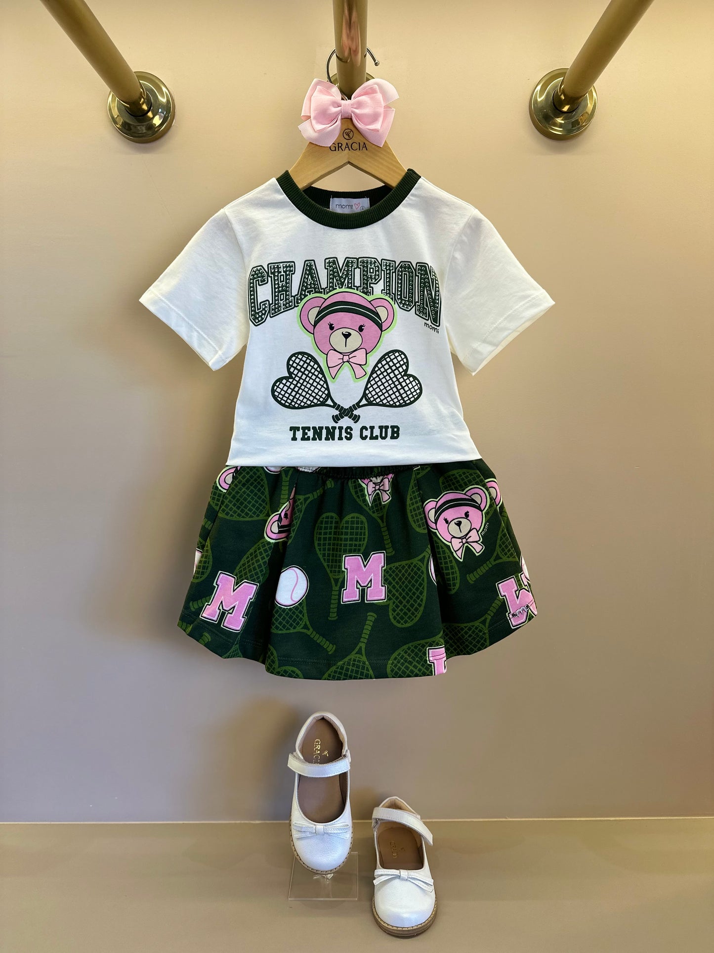 Conjunto Infantil Blusa Champion Tennis Club Pérola e Shorts Verde Musgo - Momi Mini