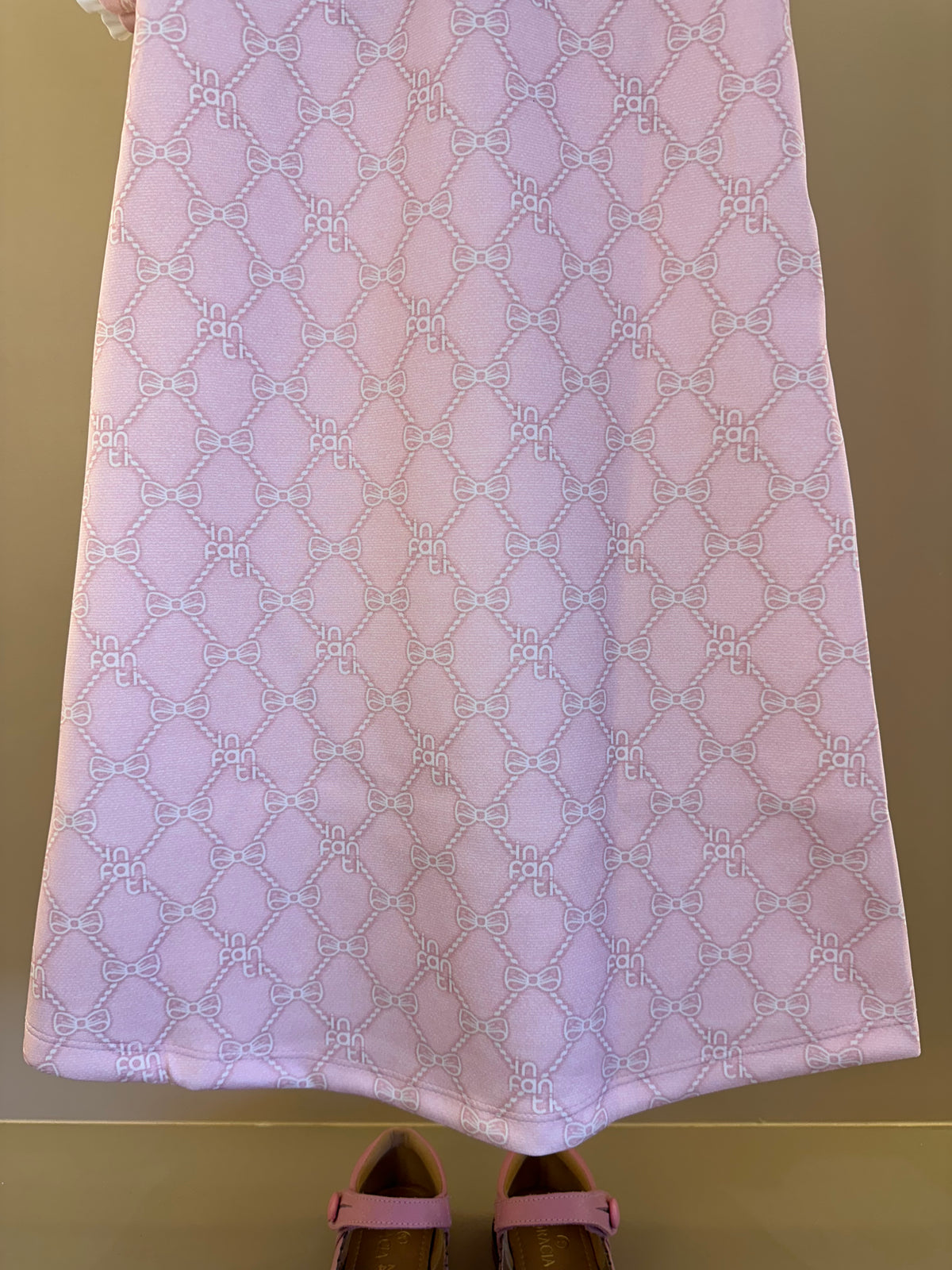 Vestido infantil Monograma Rosa com Gola Lacinho - Infanti