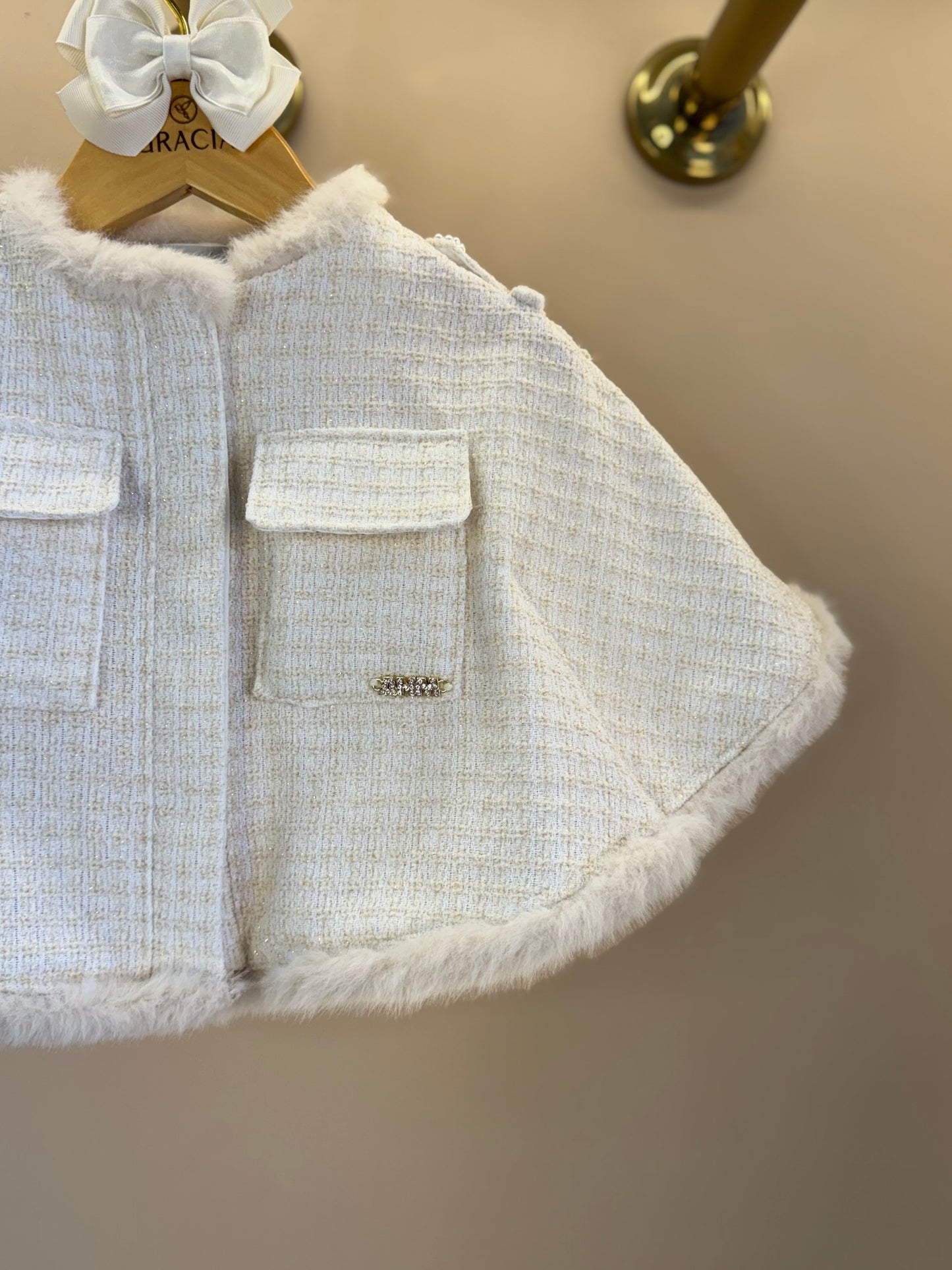 Conjunto Infantil Conceito Capa, Colete e Shorts Tweed Off White - Animê