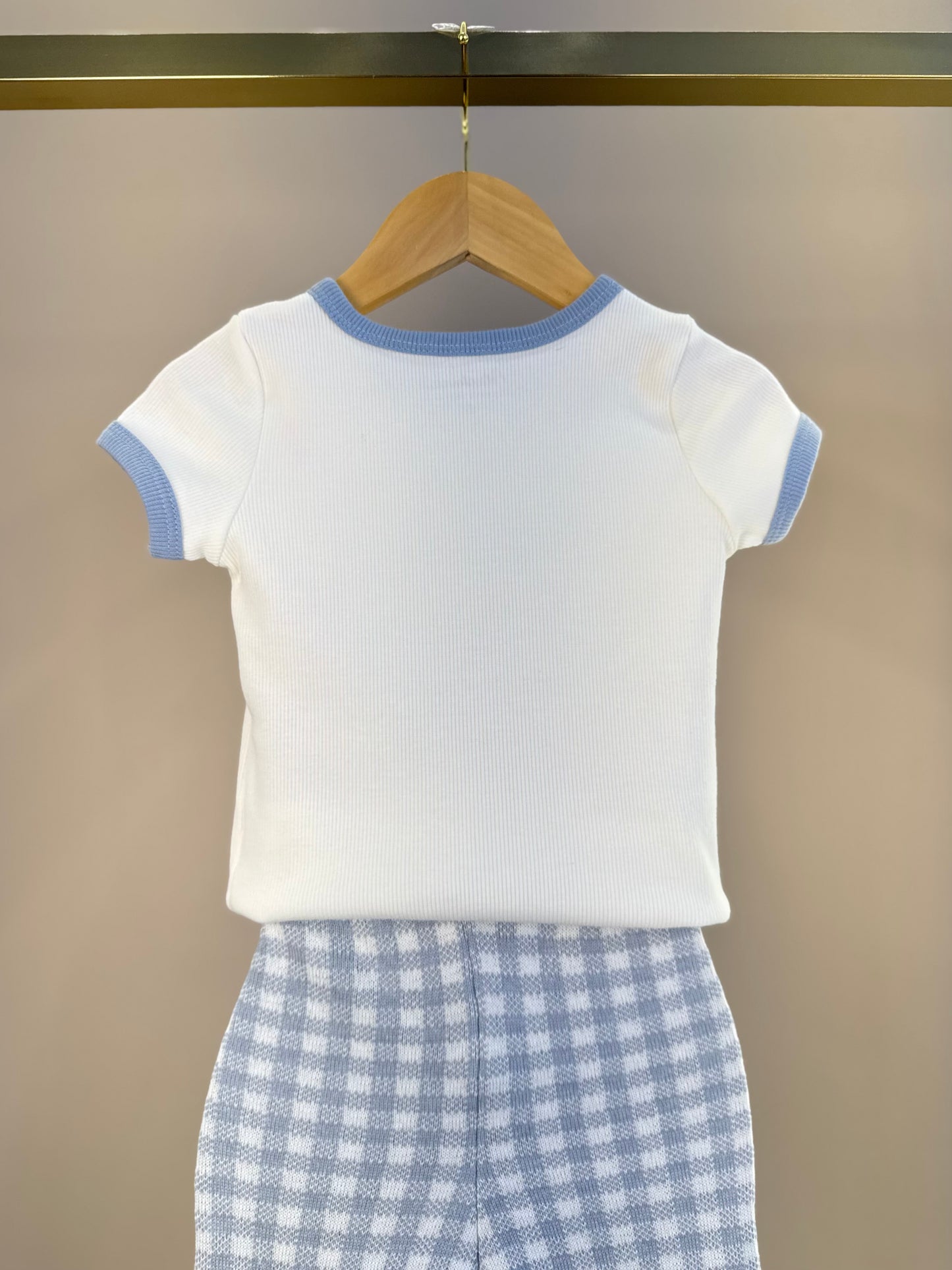 Conjunto Infantil Blusa Off White Good Luck Bordada e Legging Tricot Xadrez Azul - Pituchinhus