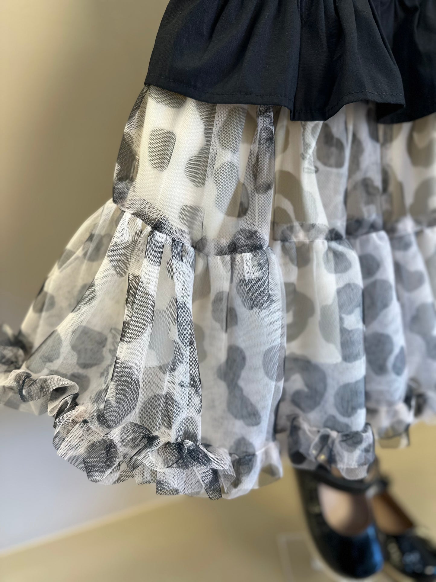 Conjunto Infantil Blusa Peplum Babadinho e Saia Rodada Tule Animal Print P&B - Luluzinha