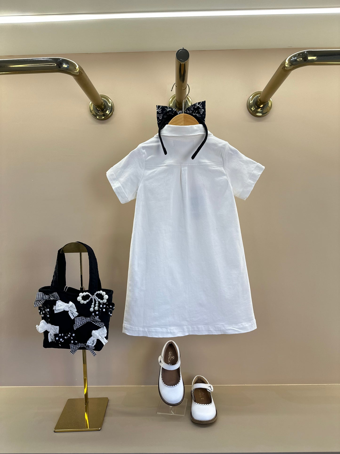 Vestido Infantil Sarja Bolsos Lacinhos Bordados Off White - Pituchinhus