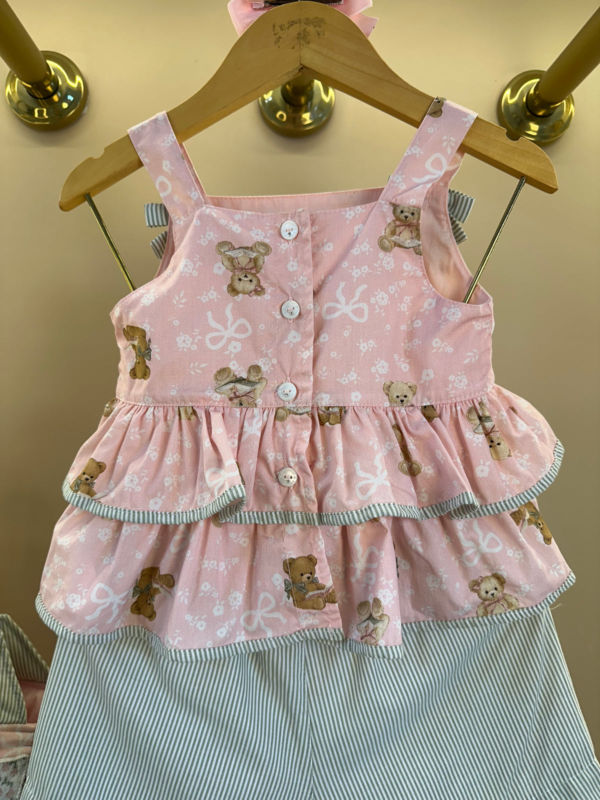 Conjunto Infantil Blusa Algodão Estampa Ursinhos Com Babados e Lacinhos e Shorts Algodão Listrado Bolsos Babadinho de Renda - Pituchinhus