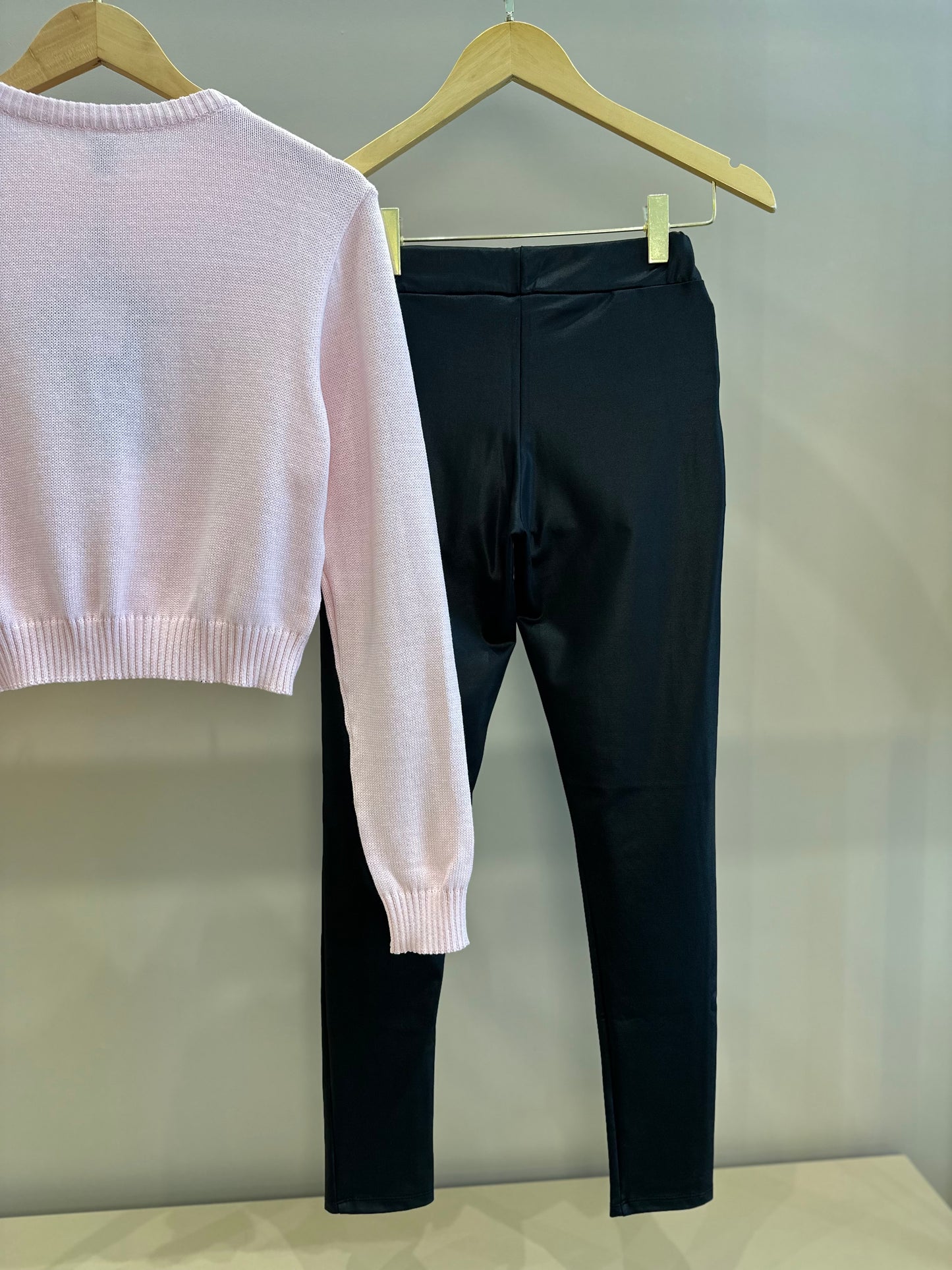 Conjunto Teen Blusa Suéter Tricot Dog Tennista E Calça Legging Cirrê com Bolsos Rosa  - Two In
