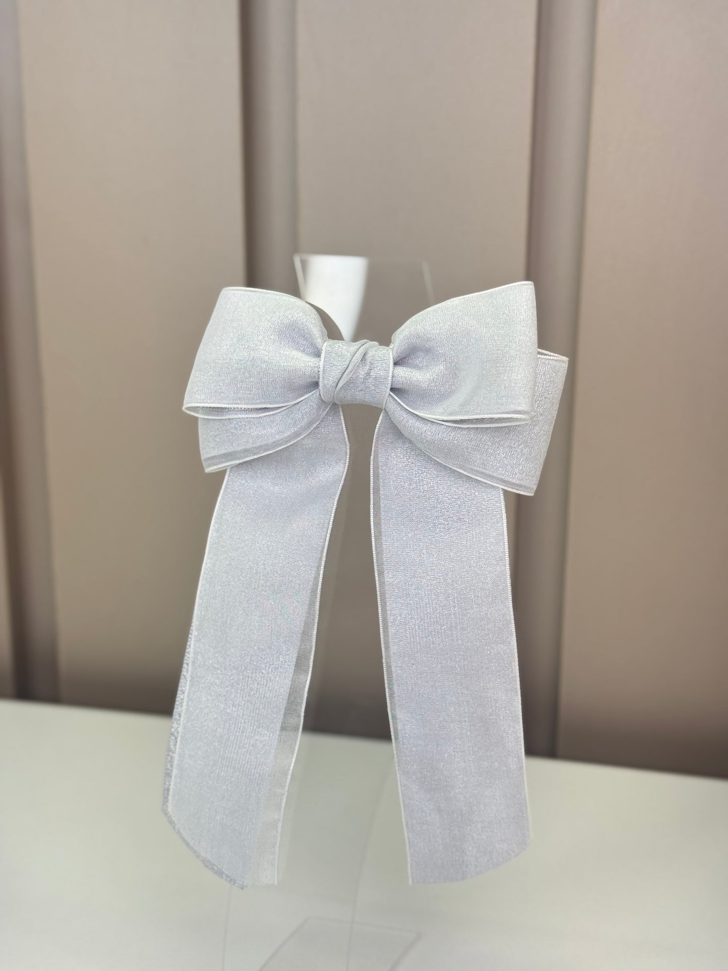 Laço Infantil Special Alongado Organza Sobreposta Prata Tam. G - Gracia