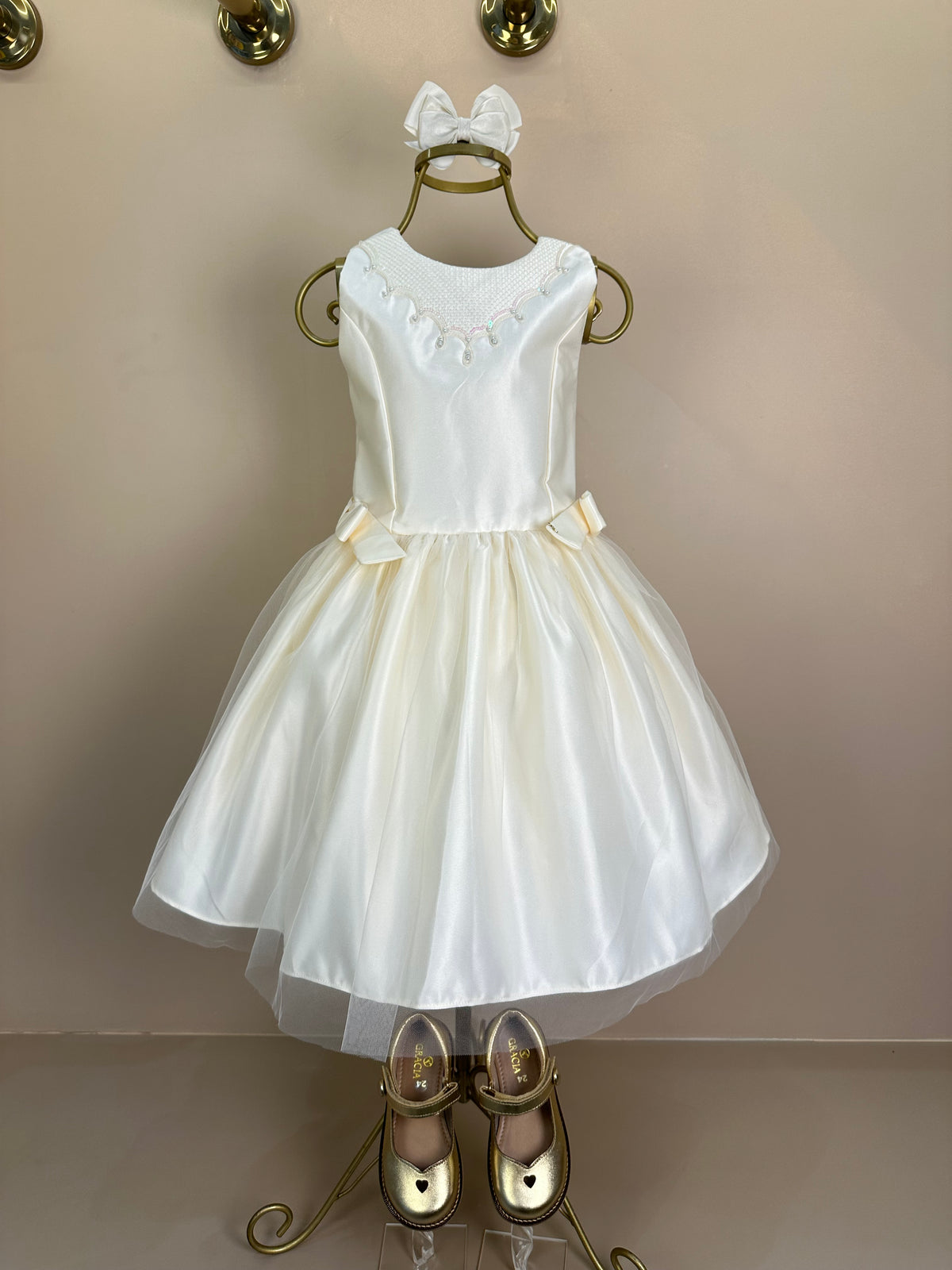 Vestido Infantil Laços Laterais Bordado e Pérolas Creme - Petit Cherie