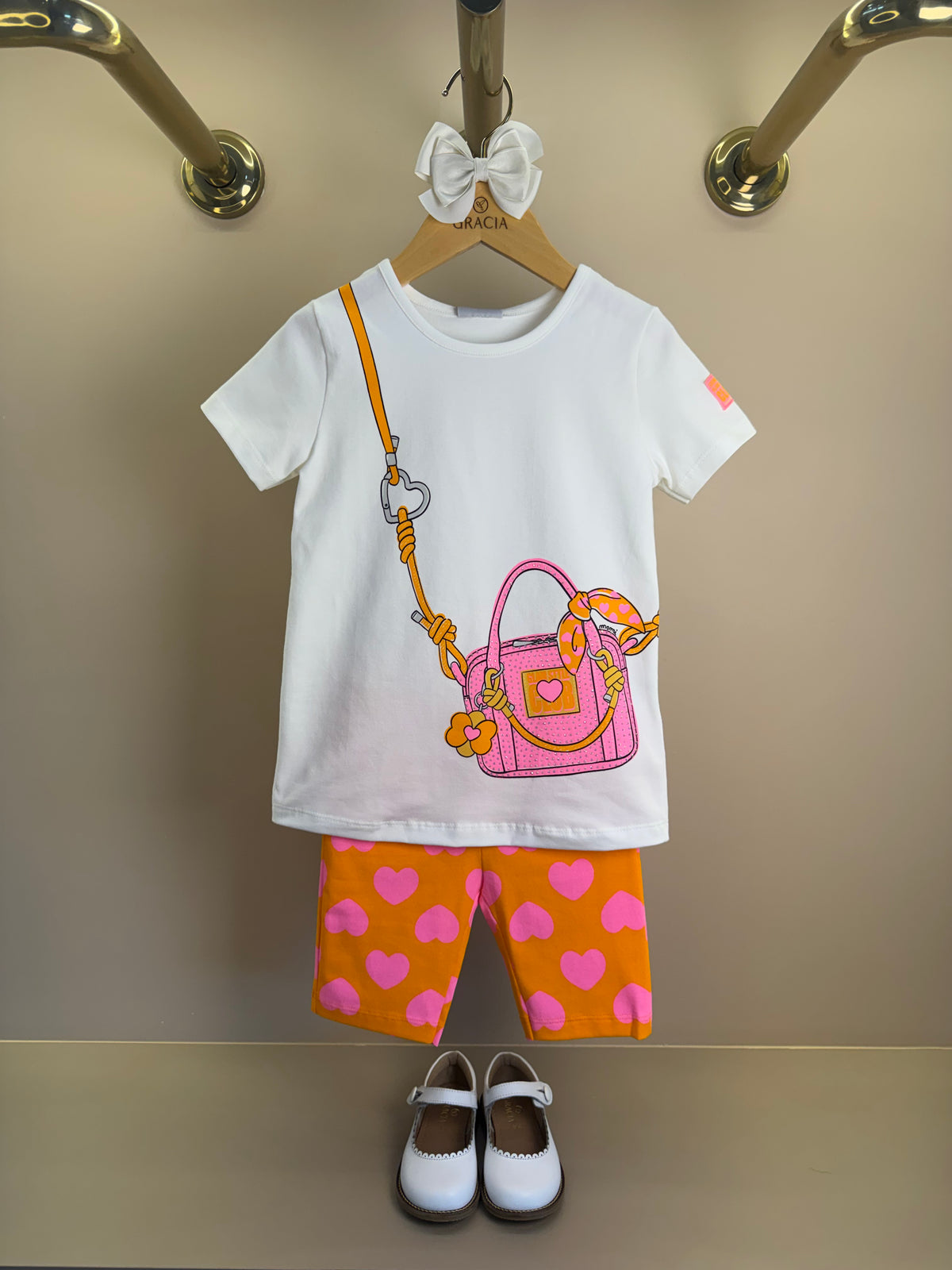 Conjunto Infantil Blusa Bolsa Transversal e Shorts Legging Corações - Momi