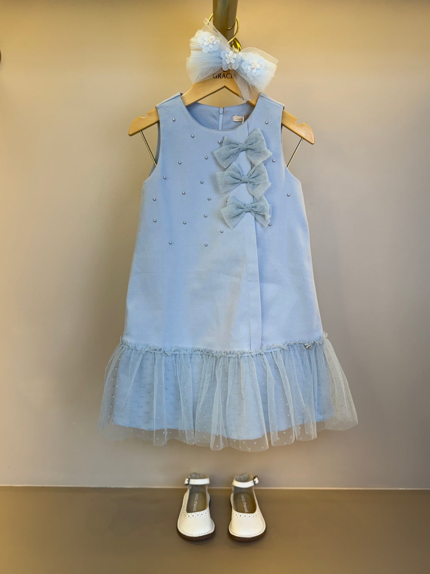 Salopete Infantil Sarja Pérolas Lacinhos e Barra Tule Azul Céu - Petit Cherie