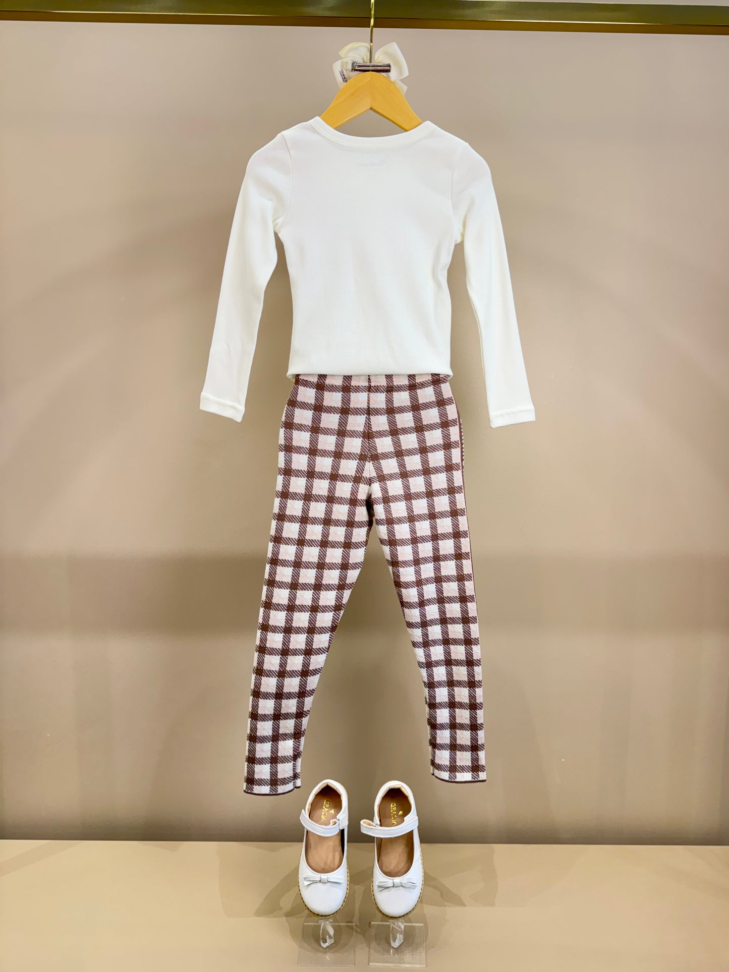 Conjunto Infantil Blusa Off White Cavalinho Cristal E Legging Tricot Xadrez Marrom - Pituchinhus