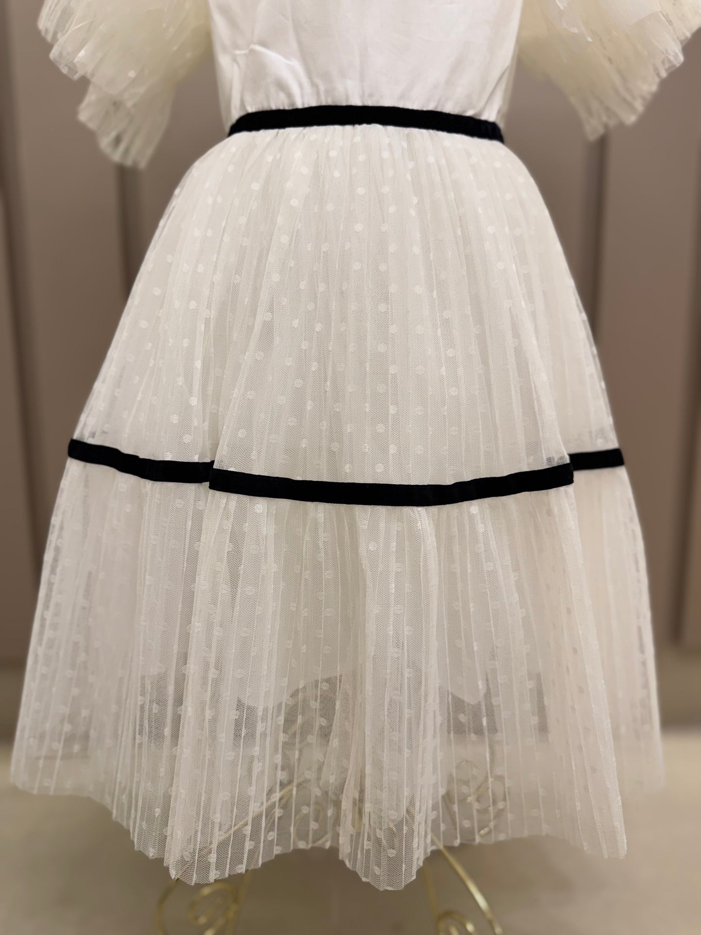 Vestido Infantil Conceito Tule Poá Rodado Aplicações e Laço Veludo Off White - Luluzinha