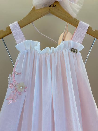 Vestido Infantil Fluído com Babados e Aplicacão Buque de Flores Salmão - Gabriela Aquarela