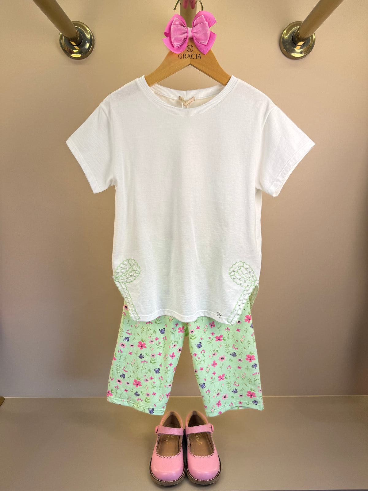 Conjunto Infantil Blusa Bordado Pérolas e Shorts Legging Verde Estampado - Petit Cherie