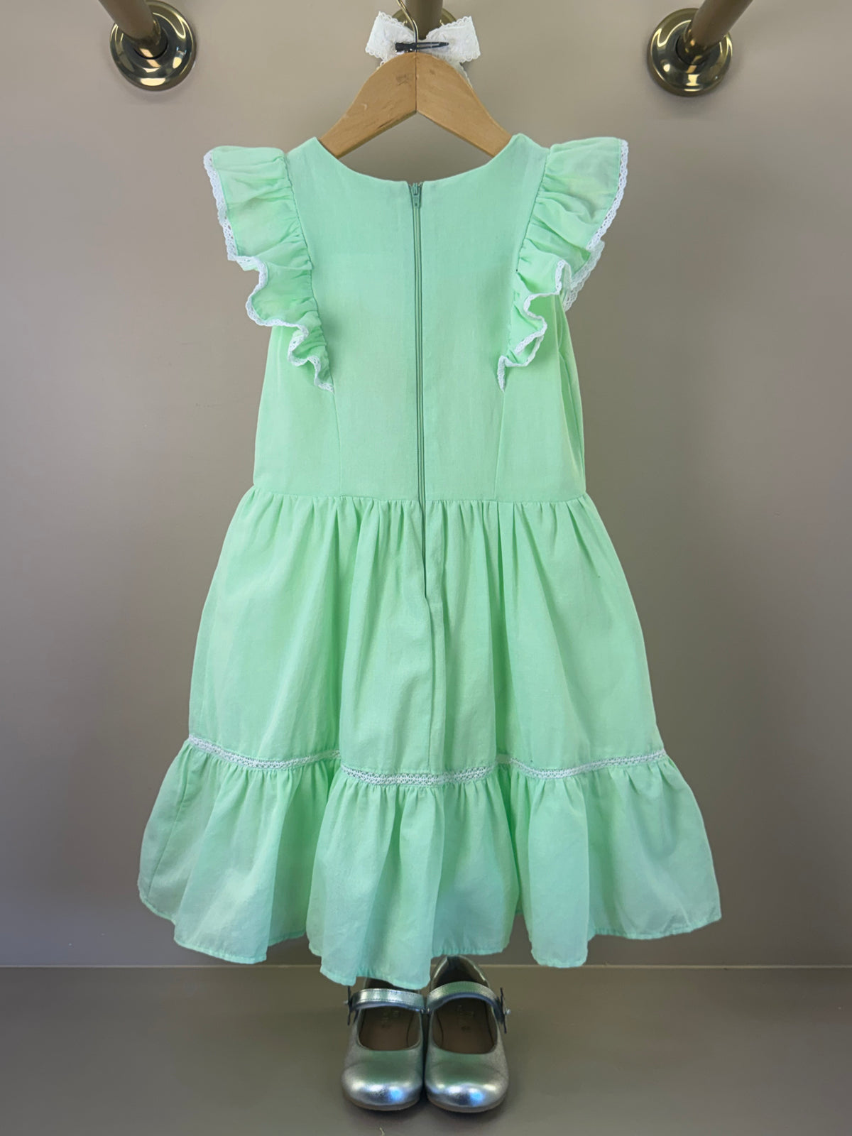 Vestido Infantil Verde Bordado Floral Babados Manga e Laços - Petit Cherie