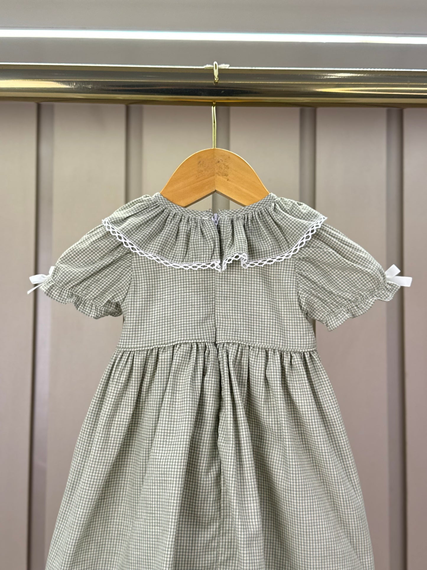 Vestido Infantil Clássico Luxo Rococo Verde Busto Bordado - Roana