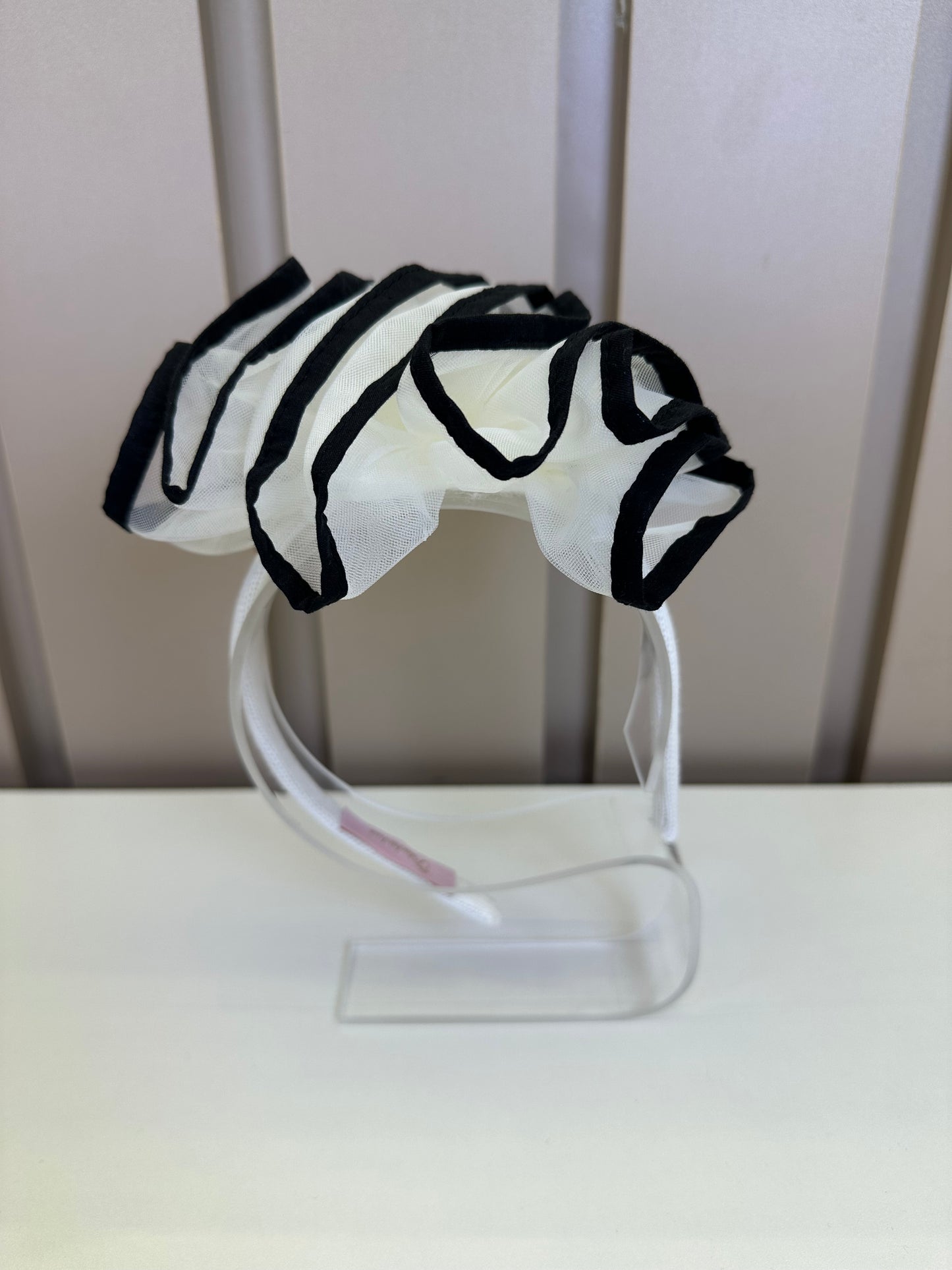 Arquinho Infantil Flor Tule Debrum Off White - Pituchinhus