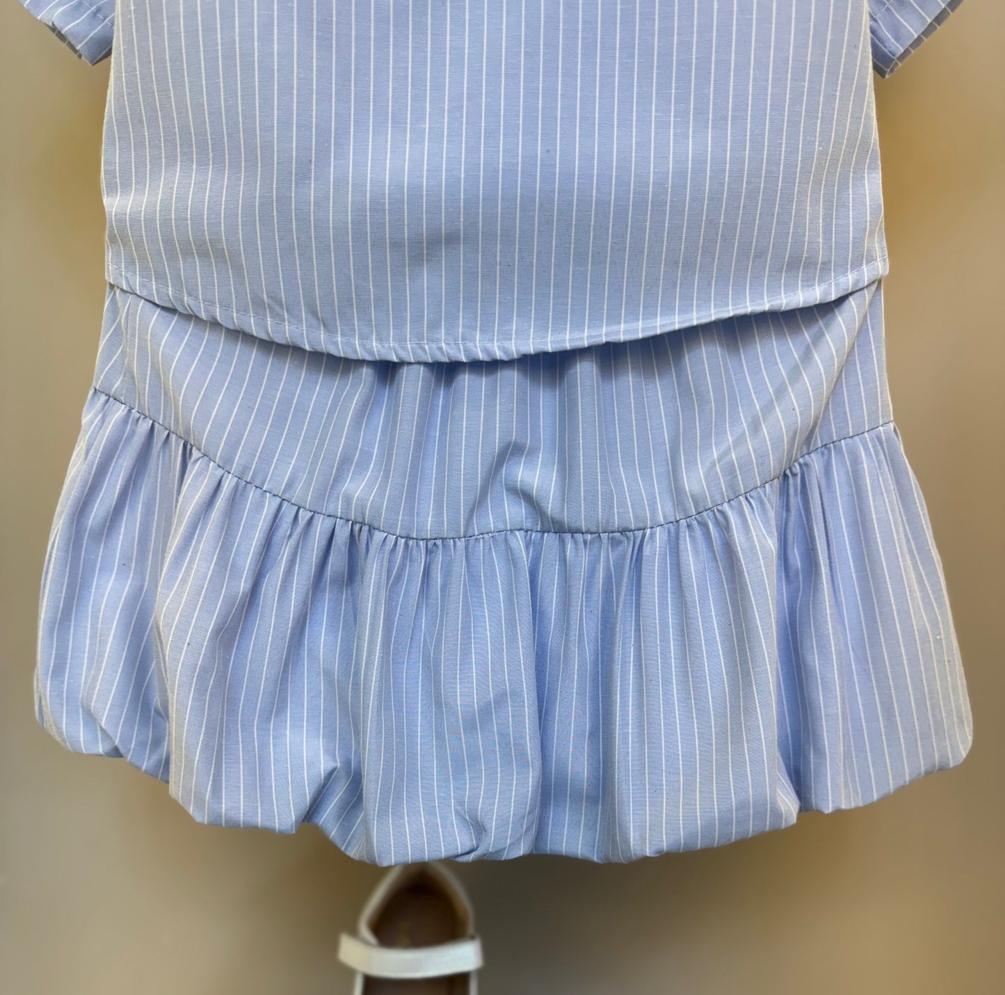 Conjunto Infantil  Saia Com Detalhes  Camisa Listrada Blusa Branca - Gabriela Aquarela
