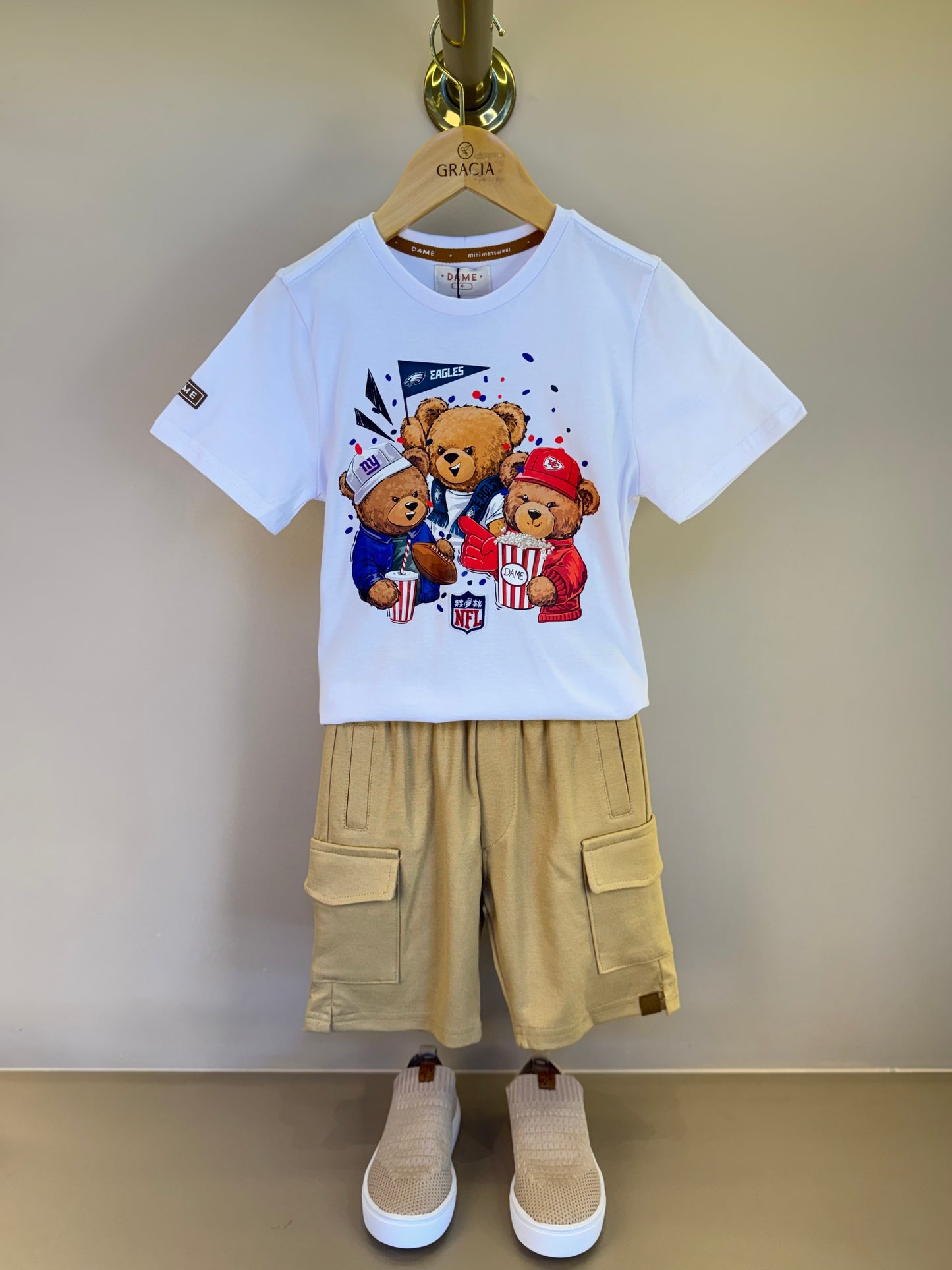 Conjunto Infantil Camiseta Algodão NFL Teddy Torcedores e Bermuda Ponto Roma Bolsos Cargo Bege - Dame