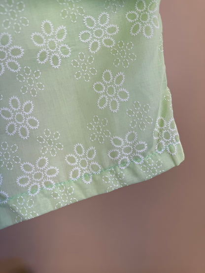 Conjunto Infantil Verde Blusa Com Babado Peplum e Shorts Com Bordado Inglês - Petit Cherie