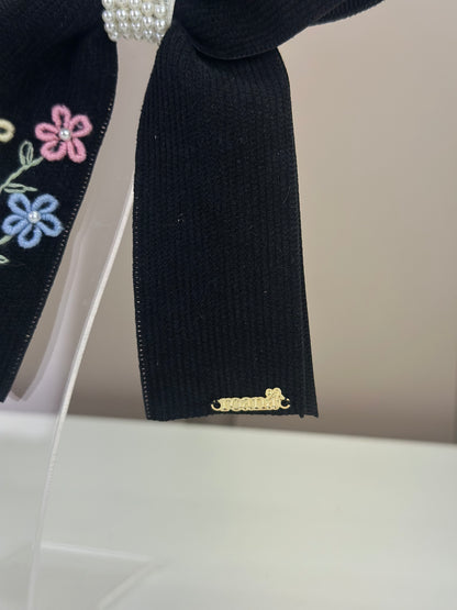 Laço Infantil  Veludo com Bordado Floral e Pérolas Preto - Roana
