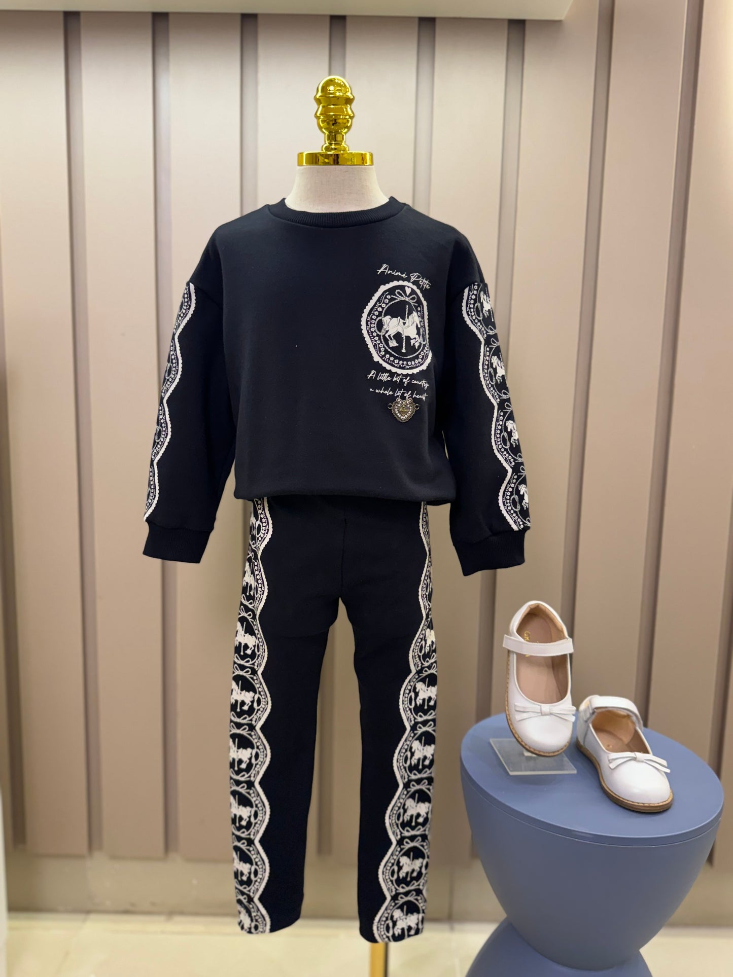 Conjunto Infantil Moletom Carrossel Casaco e Legging Preto - Animê Petite