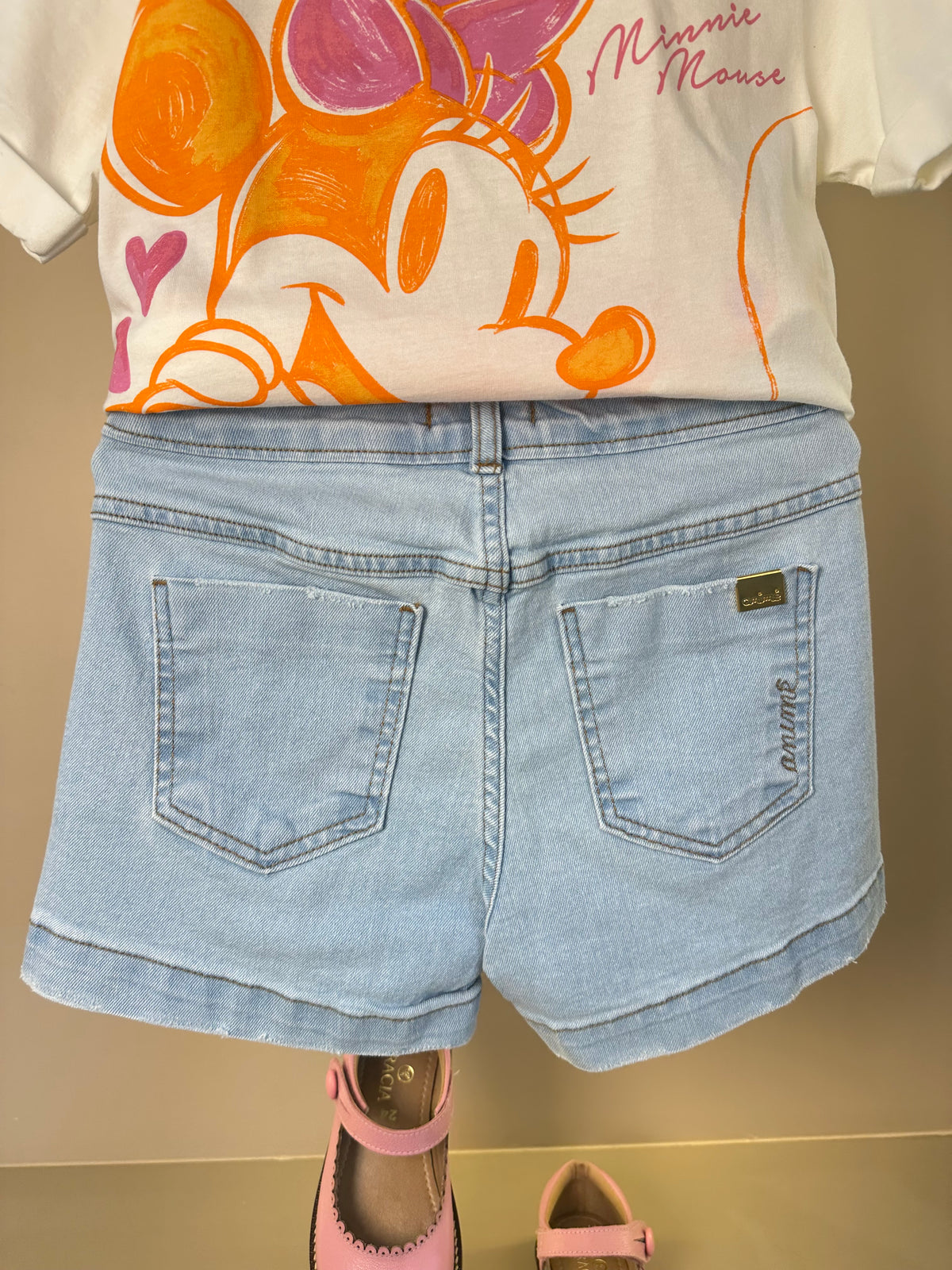 Conjunto Infantil Blusa Minnie Mouse Colorful e Shorts Jeans Estampa Minnie - Animê