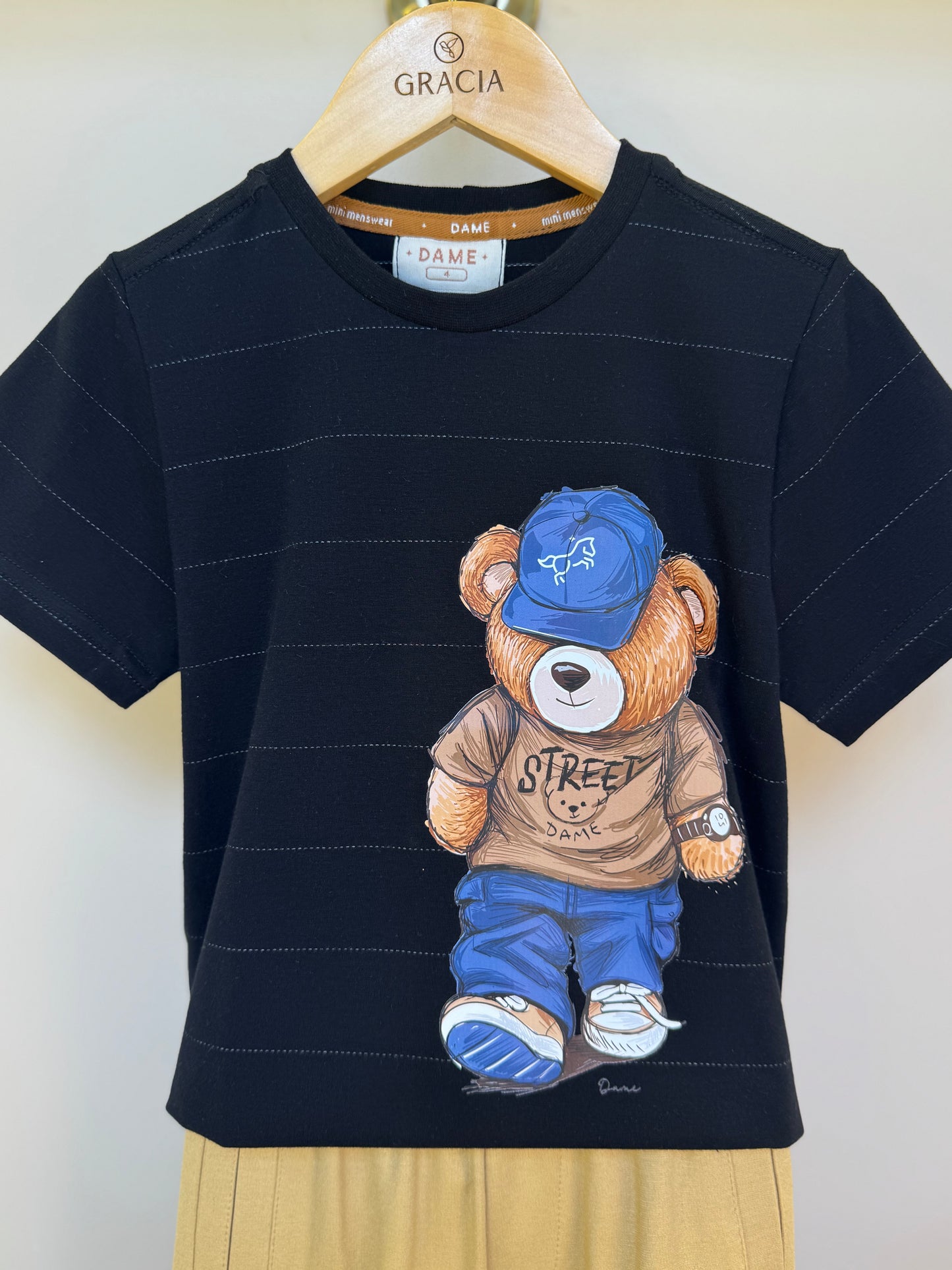 Conjunto Infantil Camiseta Algodão Teddy Pima Listrada e Bermuda Ponto Roma Bolsos Cargo Bege - Dame