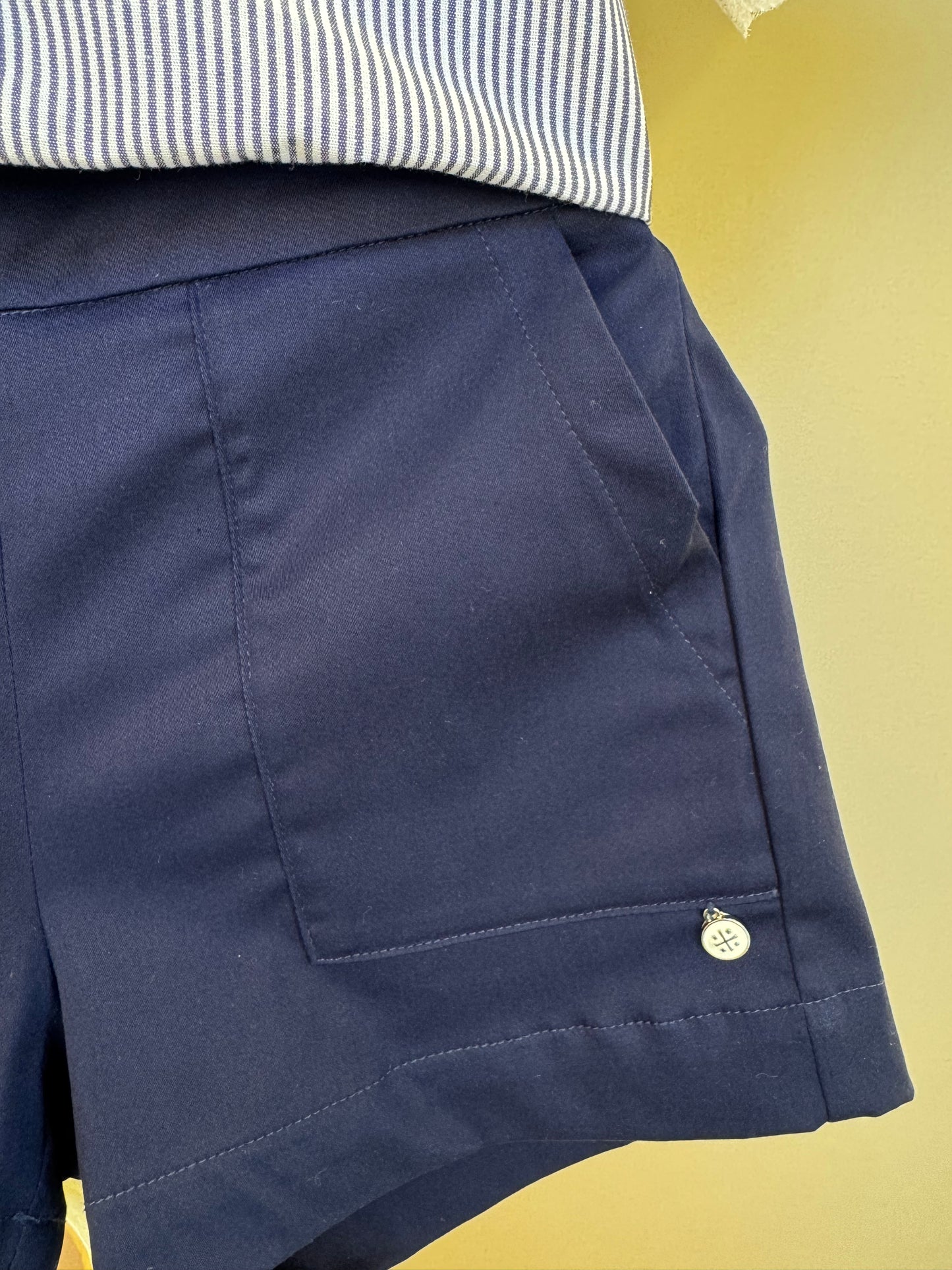 Conjunto Infantil Camisa Listrada Bordada e Shorts Sarja Marinho - Um Mais Um
