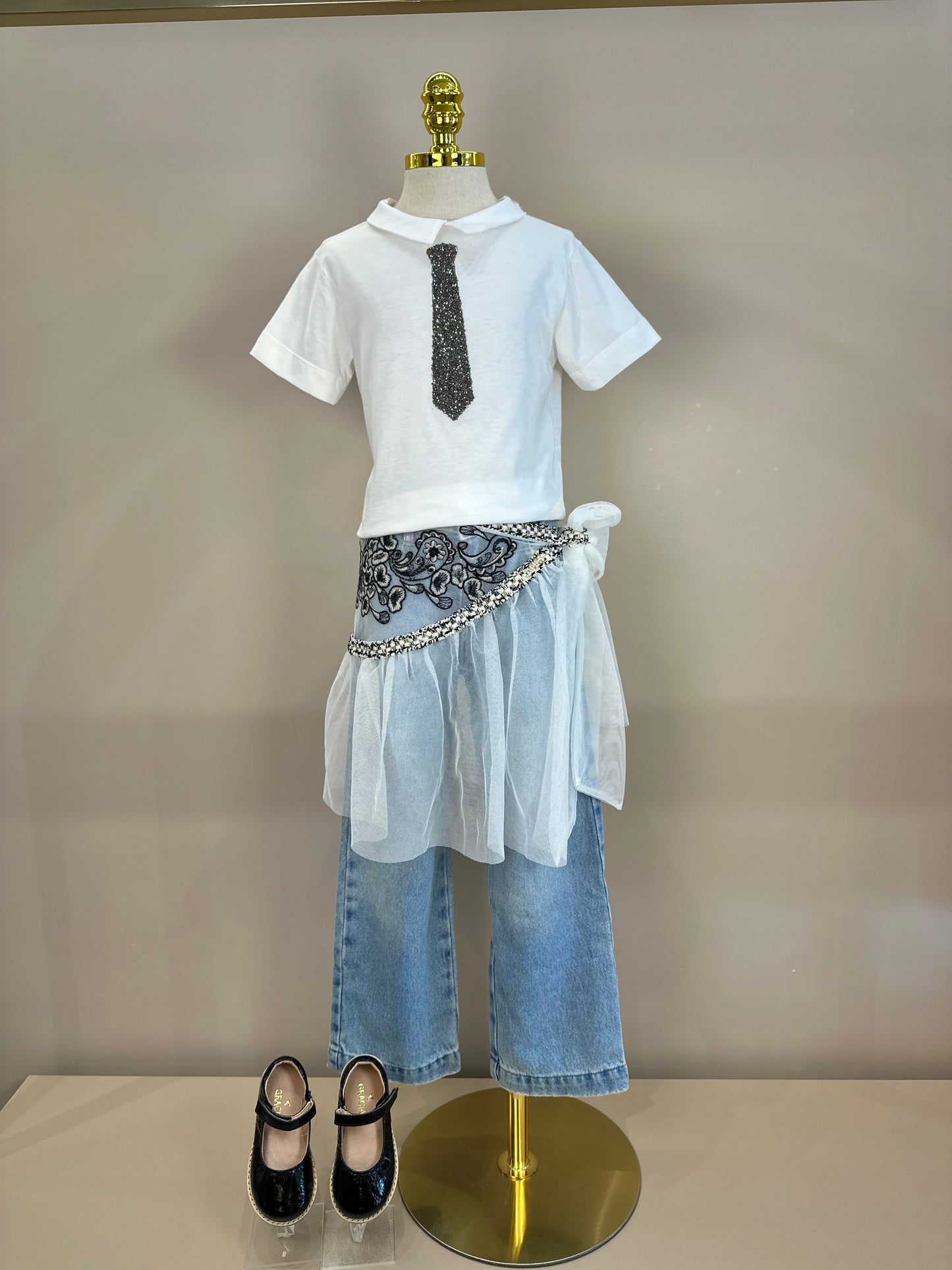 Conjunto Infantil Blusa Golinha Gravata Strass Pérola e Calça Jeans Lenço Bordado - Animê