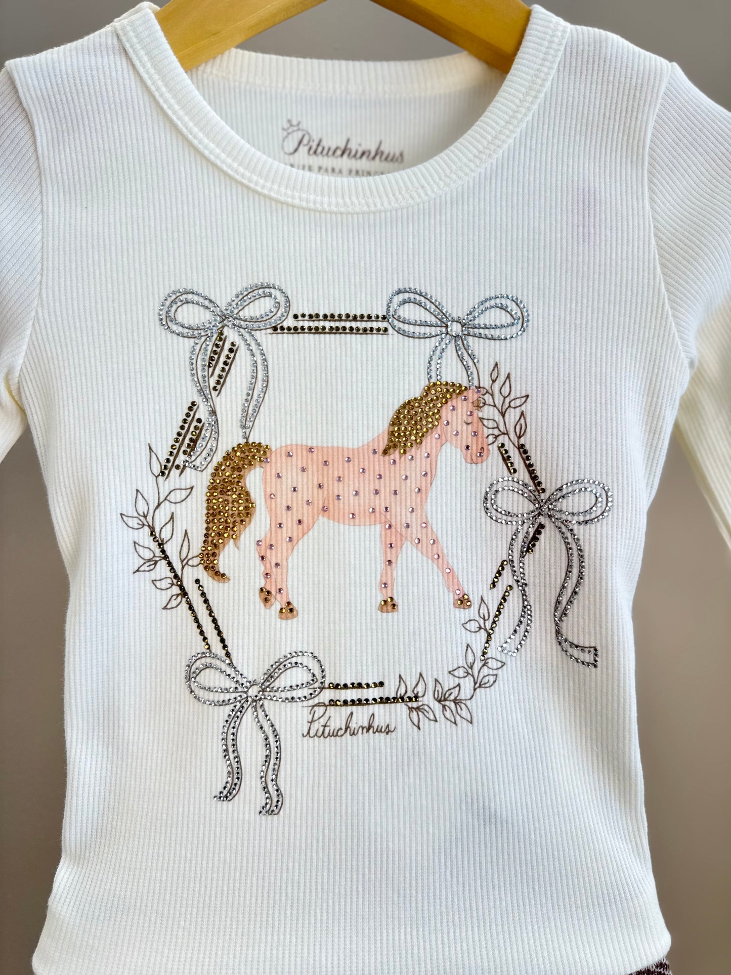 Conjunto Infantil Blusa Off White Cavalinho Cristal E Legging Tricot Xadrez Marrom - Pituchinhus