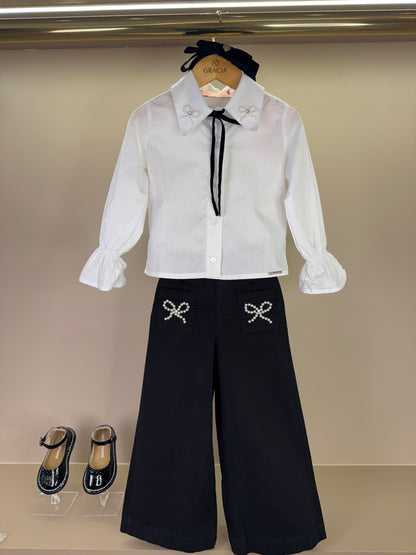 Conjunto Infantil Camisa Mini Laço Veludo e Calça Sarja Reta Laços Bordados Bolsos Preta - Pituchinhus
