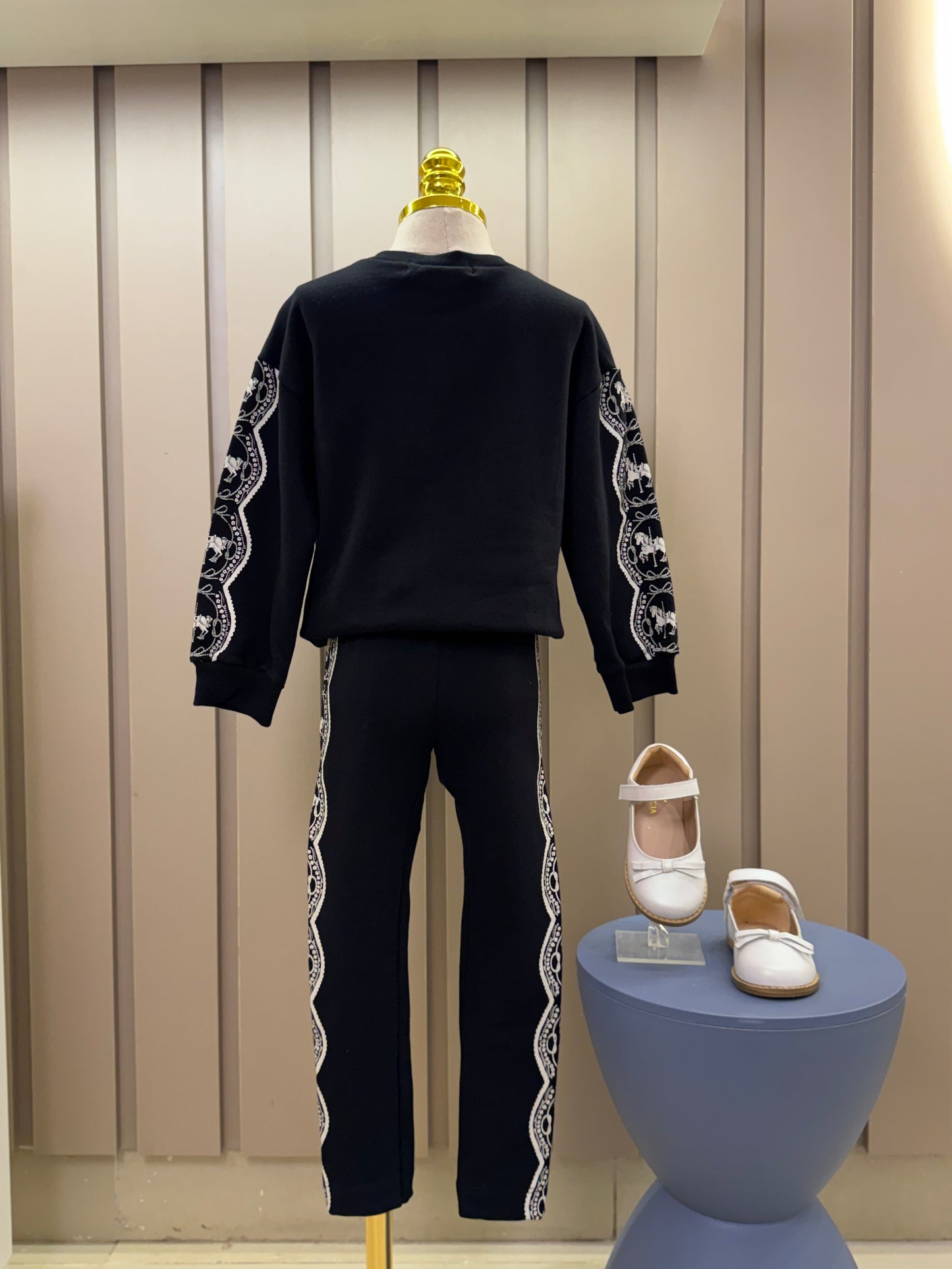 Conjunto Infantil Moletom Carrossel Casaco e Legging Preto - Animê Petite