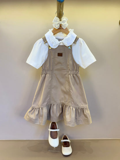Salopete Infantil Sarja Bege com Camisa Gola Rendada Off White - Animê Petite