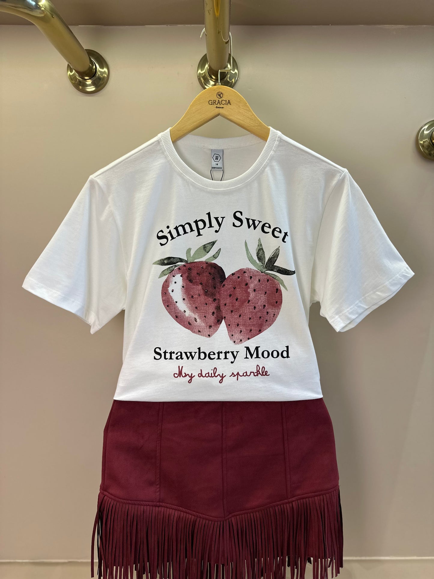 Conjunto Teen Camiseta Oversized Simply Sweet Strass e Saia Suede Franjas Vermelha - Two In