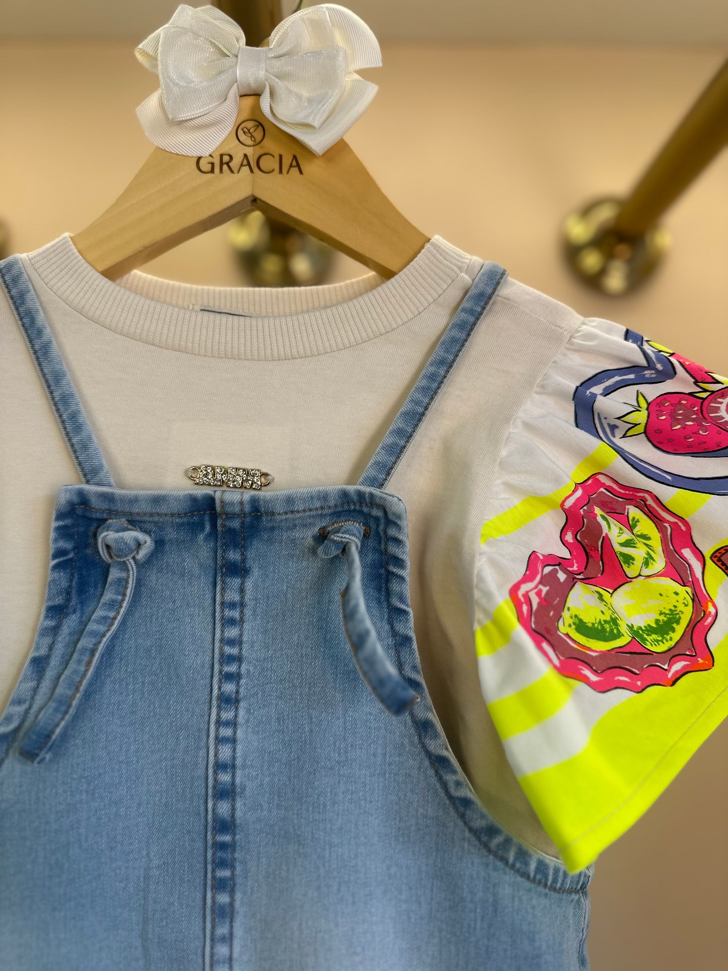 Jardineira Infantil Jeans Claro com Blusa Mangas Frutas - Animê