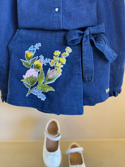 Conjunto Infantil Camisa Jeans Leve ML Gola Bordada Flores e Shorts-saia Jeans Bordada Flores - Luluzinha