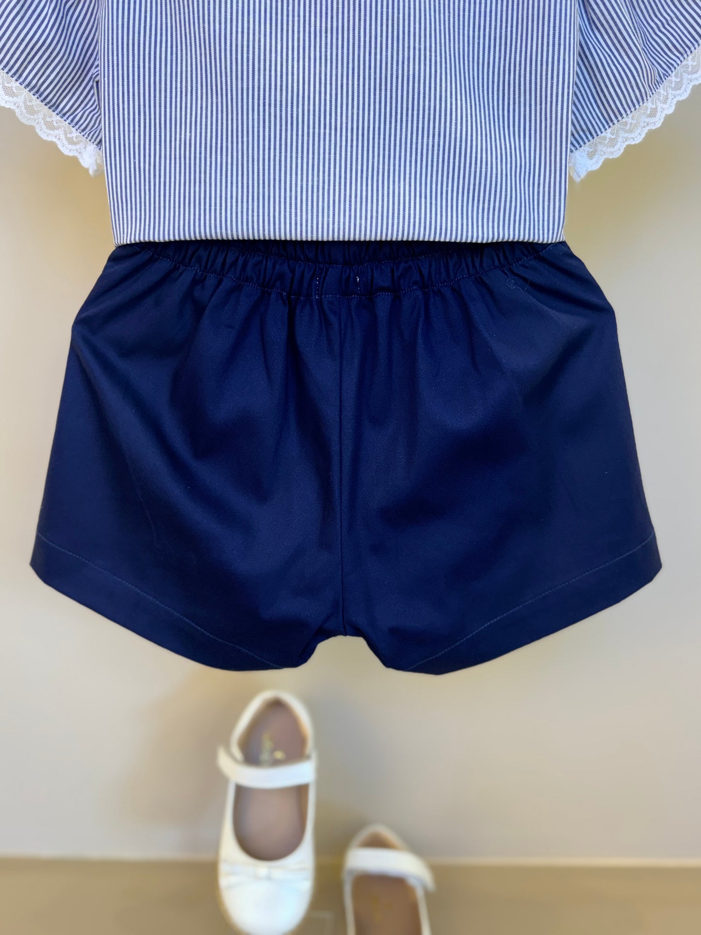 Conjunto Infantil Camisa Listrada Bordada e Shorts Sarja Marinho - Um Mais Um