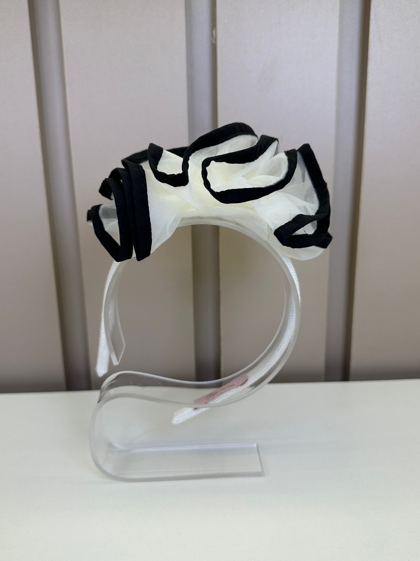Arquinho Infantil Flor Tule Debrum Off White - Pituchinhus