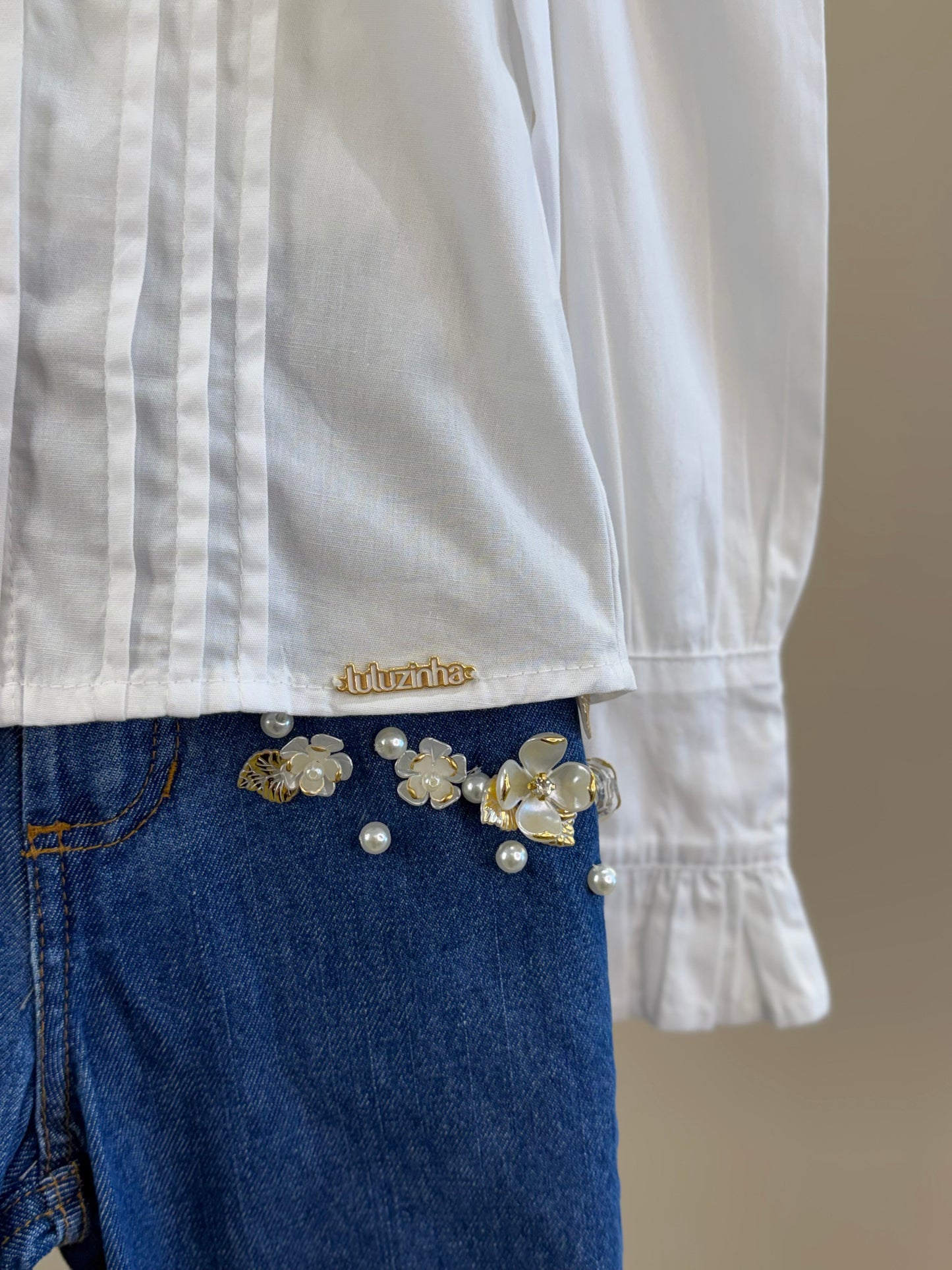 Conjunto Infantil Camisa Branca Algodão e Calça Jeans Bordada Flores Brancas - Luluzinha