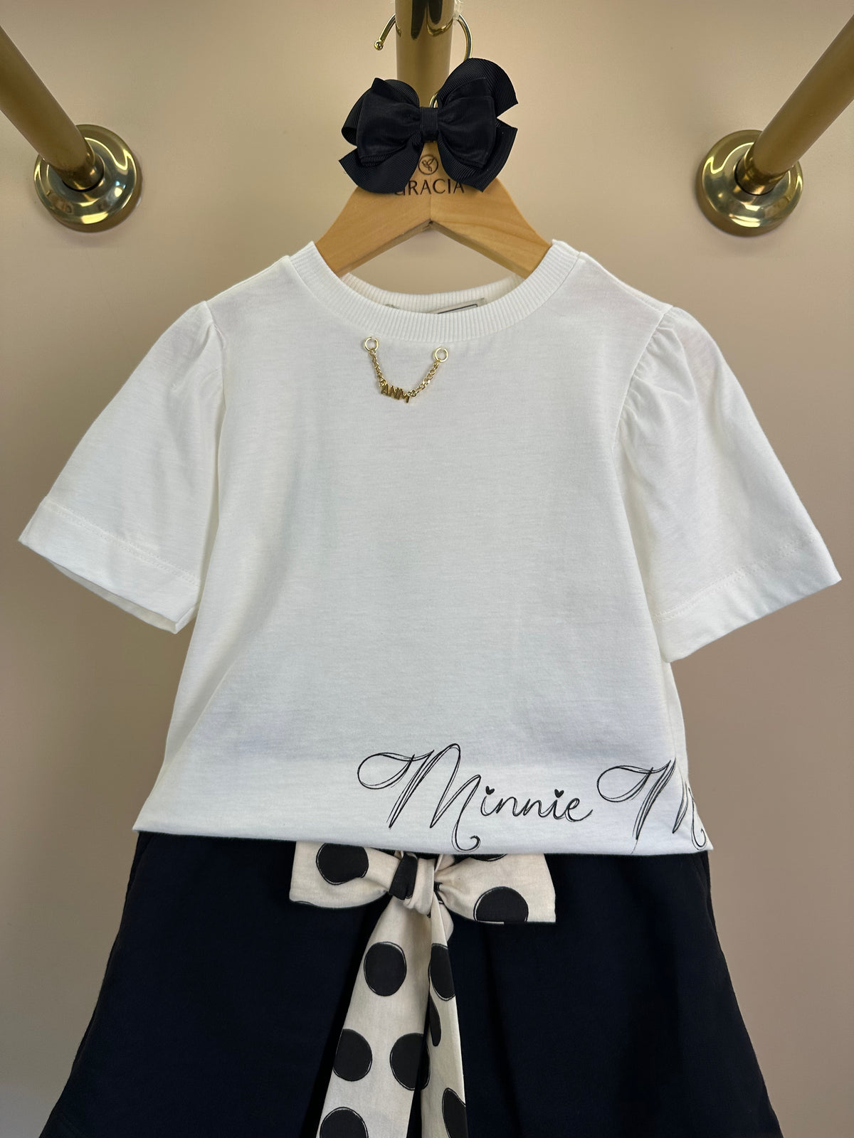 Conjunto Infantil T-Shirt Minnie Mouse Pingente e Shorts Saia Preto Laço Poá - Animê