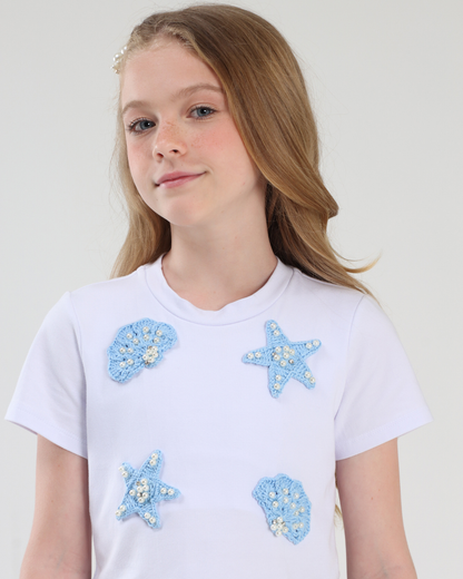 Conjunto Infantil Blusa Algodão Conchas e Shorts-saia Jeans Bordados e Crochê Estrelas do Mar - Luluzinha