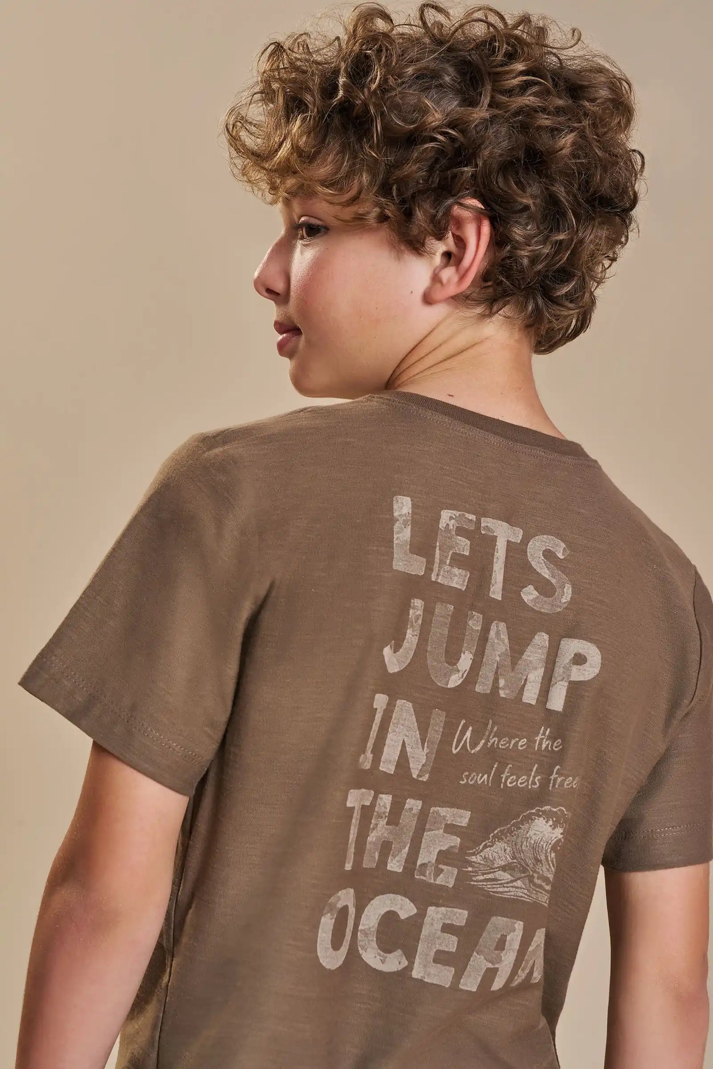 Conjunto Infantil Camiseta Marrom e Bermuda Sarja Off White - Little Johnny