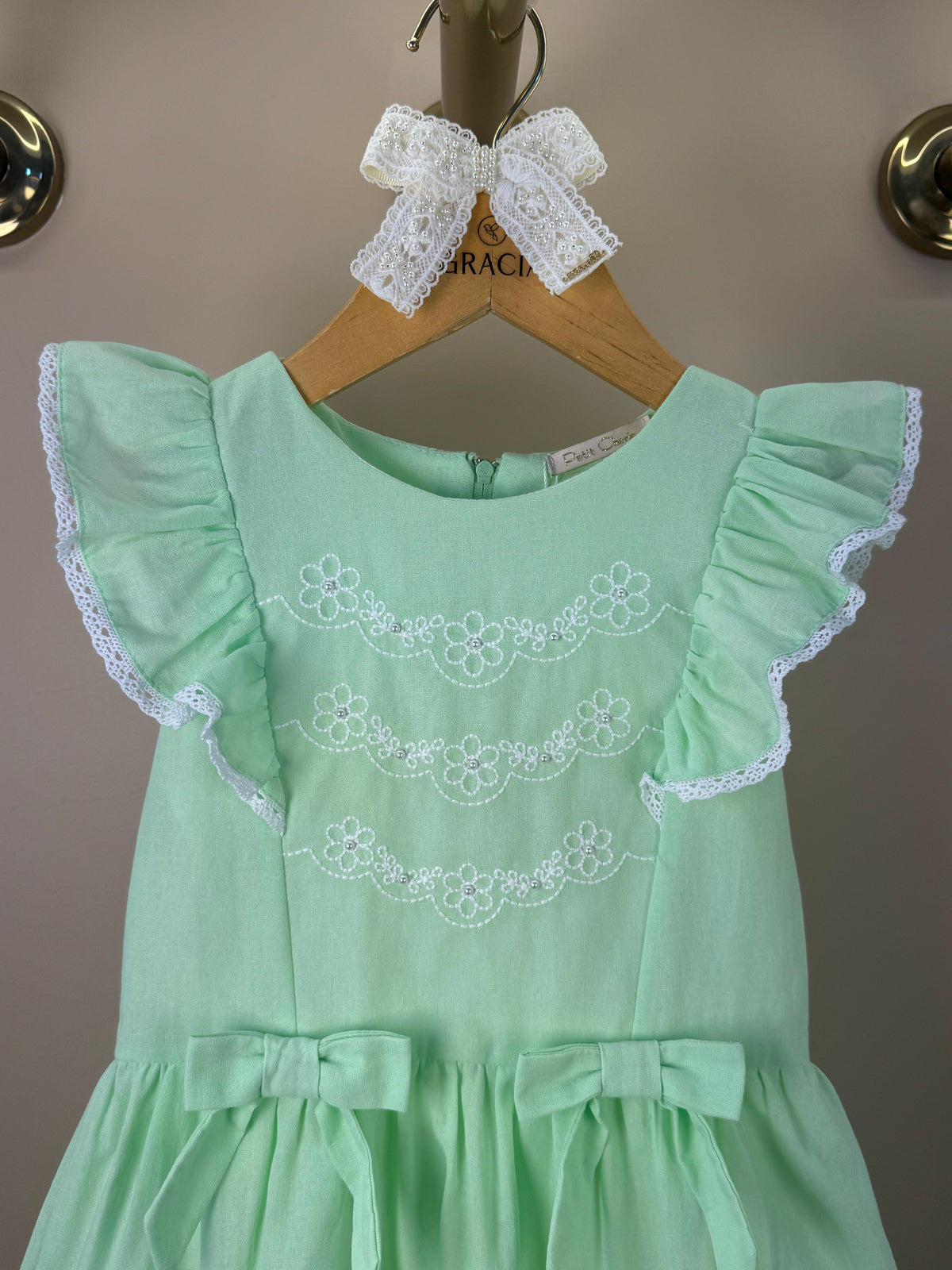 Vestido Infantil Verde Bordado Floral Babados Manga e Laços - Petit Cherie