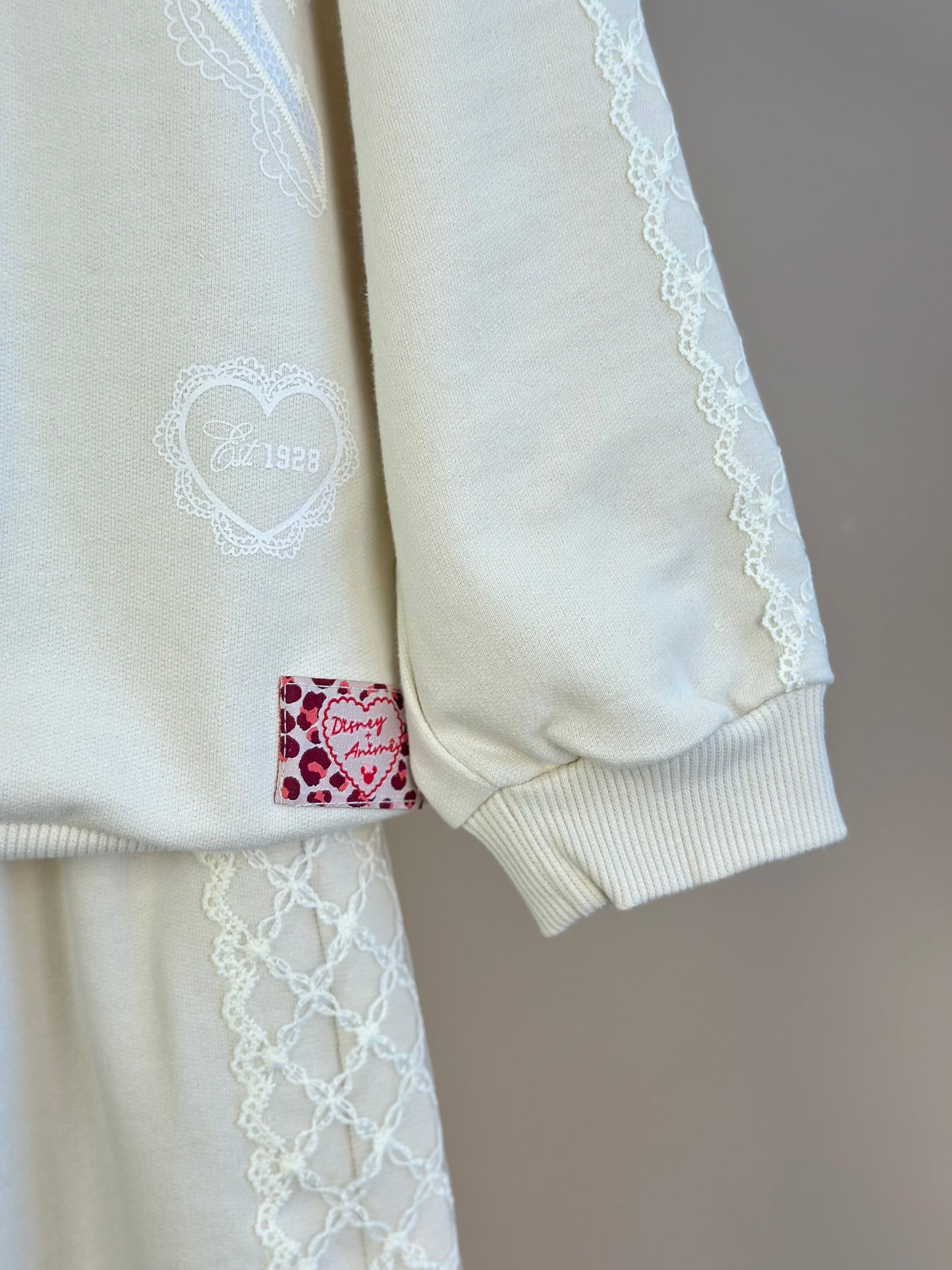 Conjunto Infantil Casaco Minnie Renda Bordadoe Calça Moletom Renda Bege Vanilla - Animê Petite