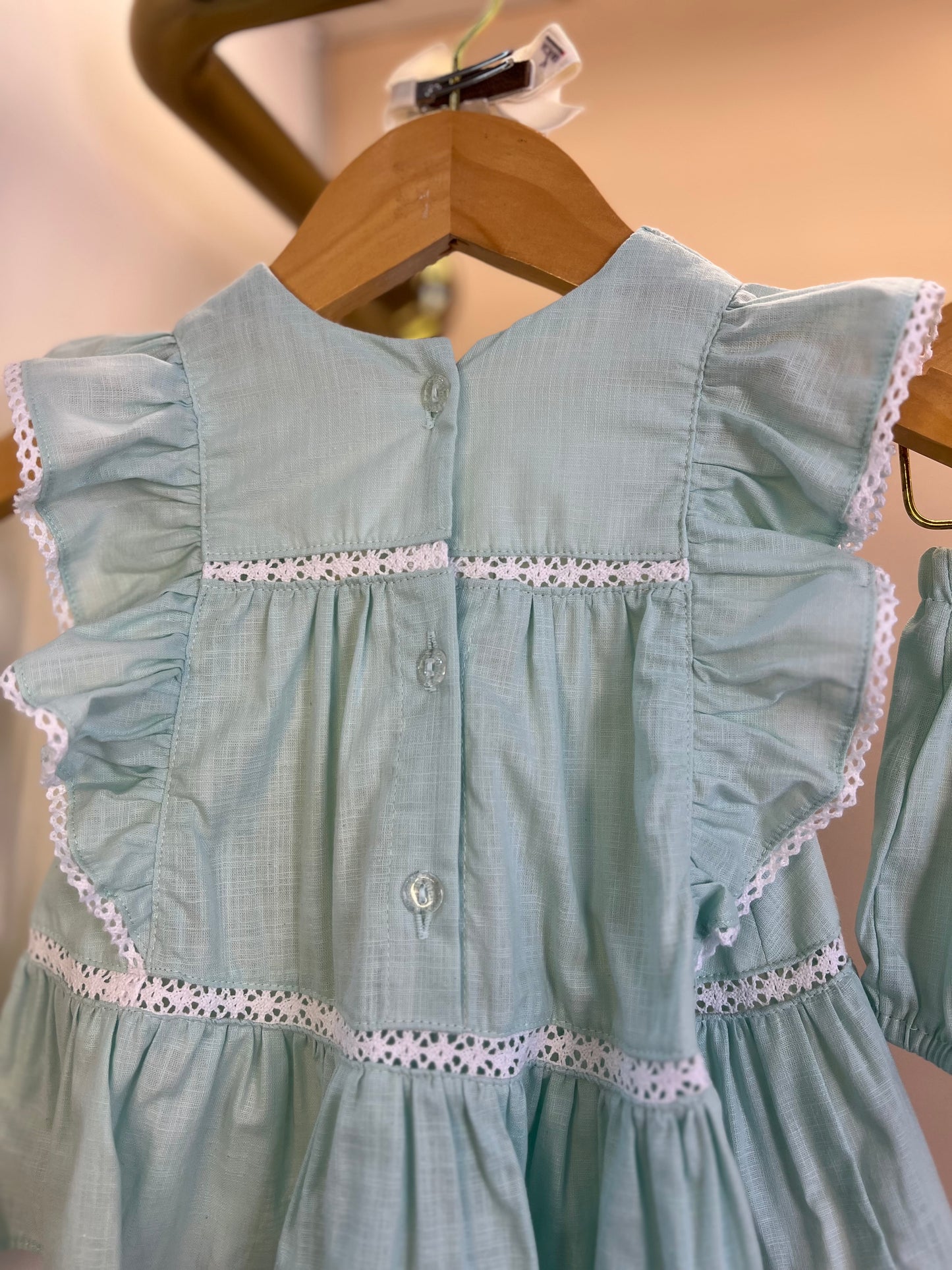 Conjunto Bebê Algodão Bata Bordada e Calcinha Verde Claro - Petit Cherie